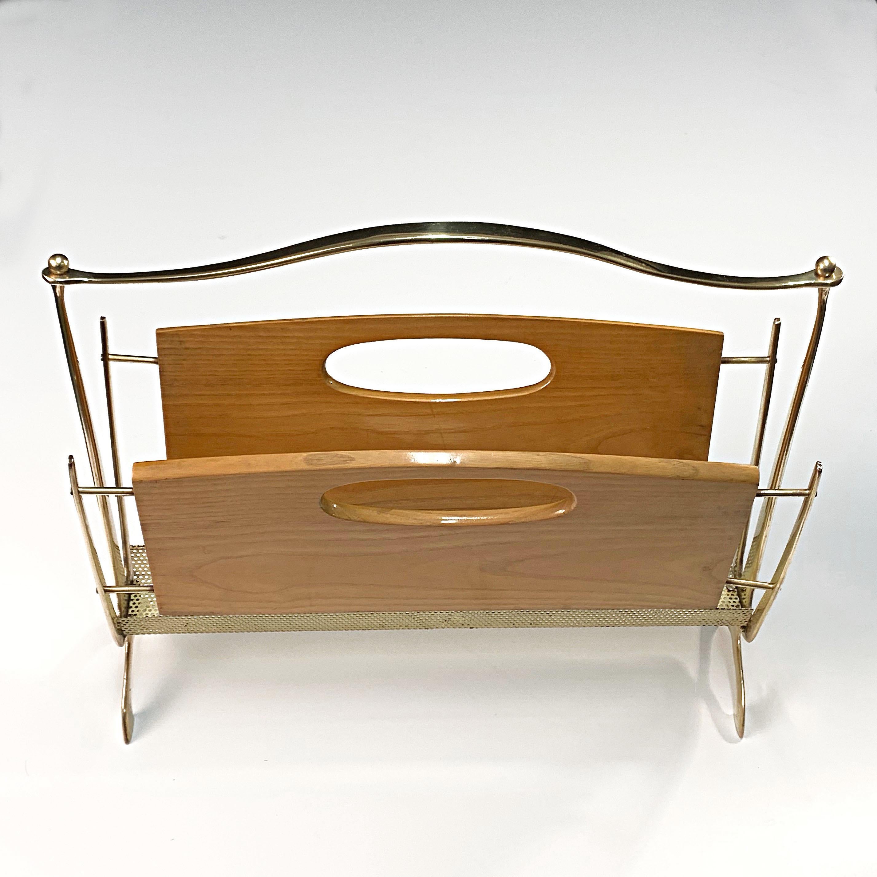 Maison Baguès Midcentury Brass and Chestnut Wood French Magazine Rack, 1950s For Sale 5