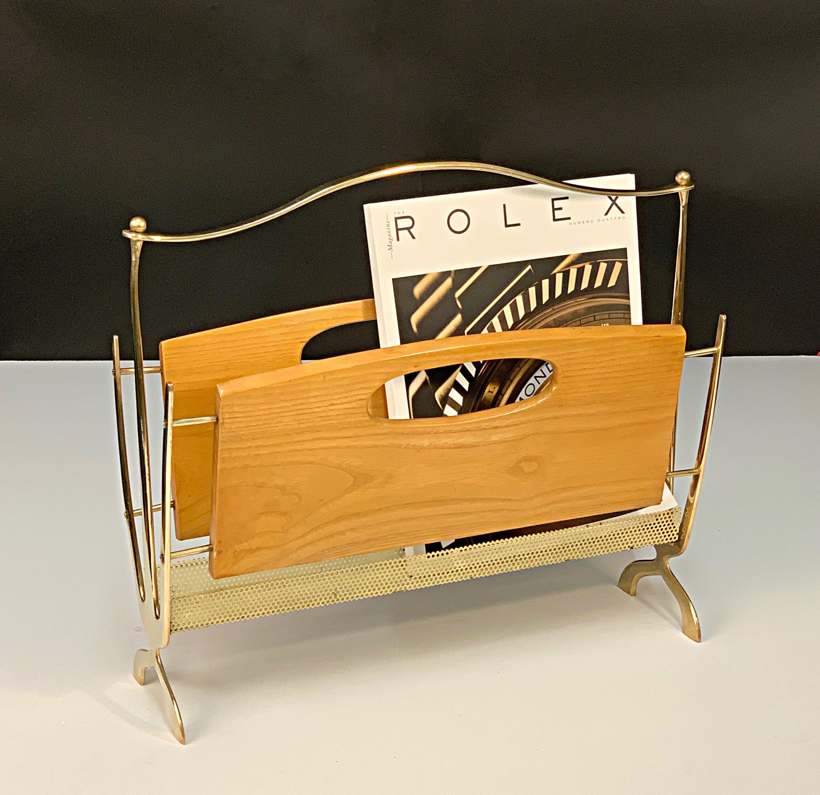 Maison Baguès Midcentury Brass and Chestnut Wood French Magazine Rack, 1950s For Sale 12