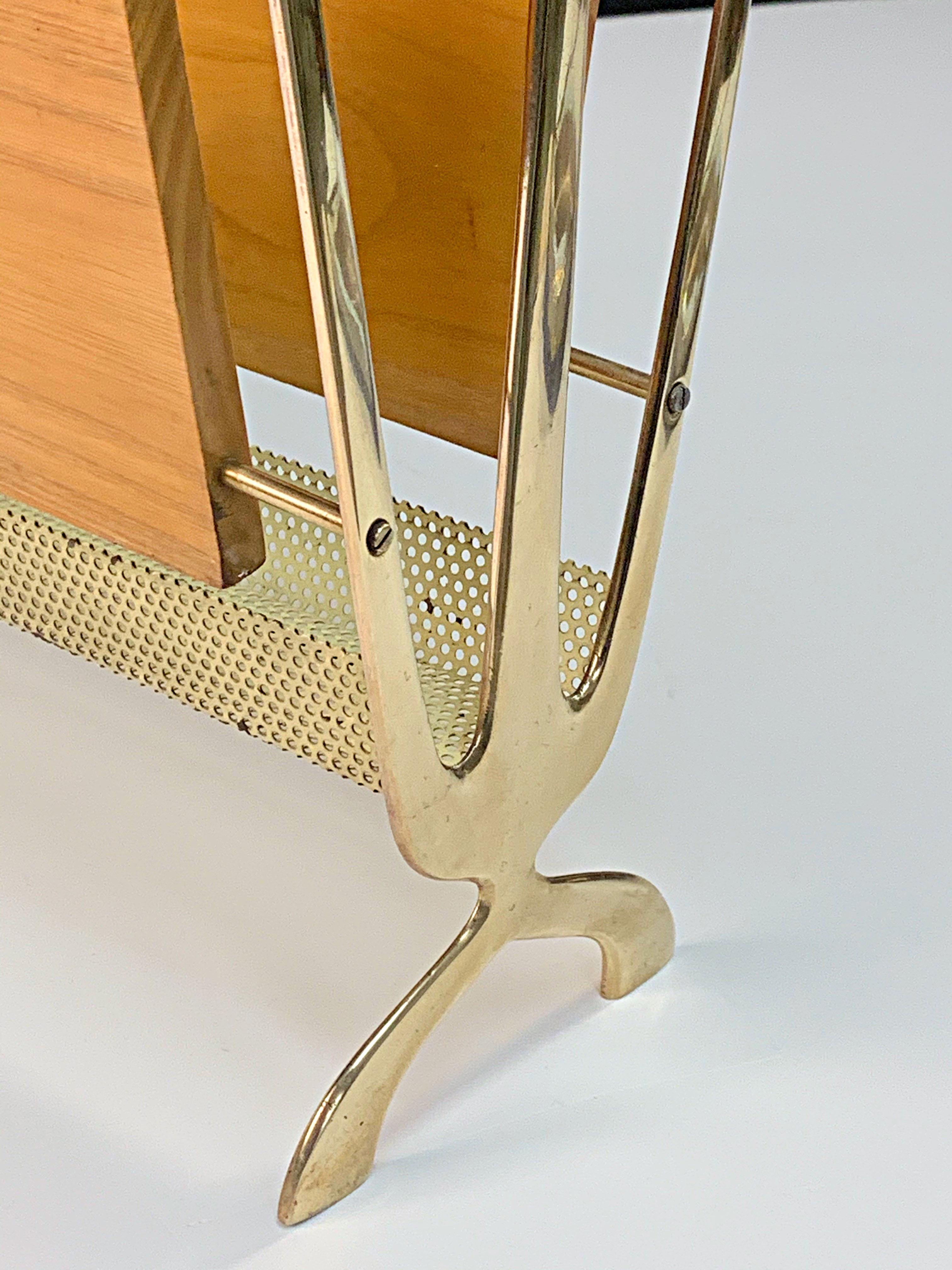 Maison Baguès Midcentury Brass and Chestnut Wood French Magazine Rack, 1950s For Sale 13
