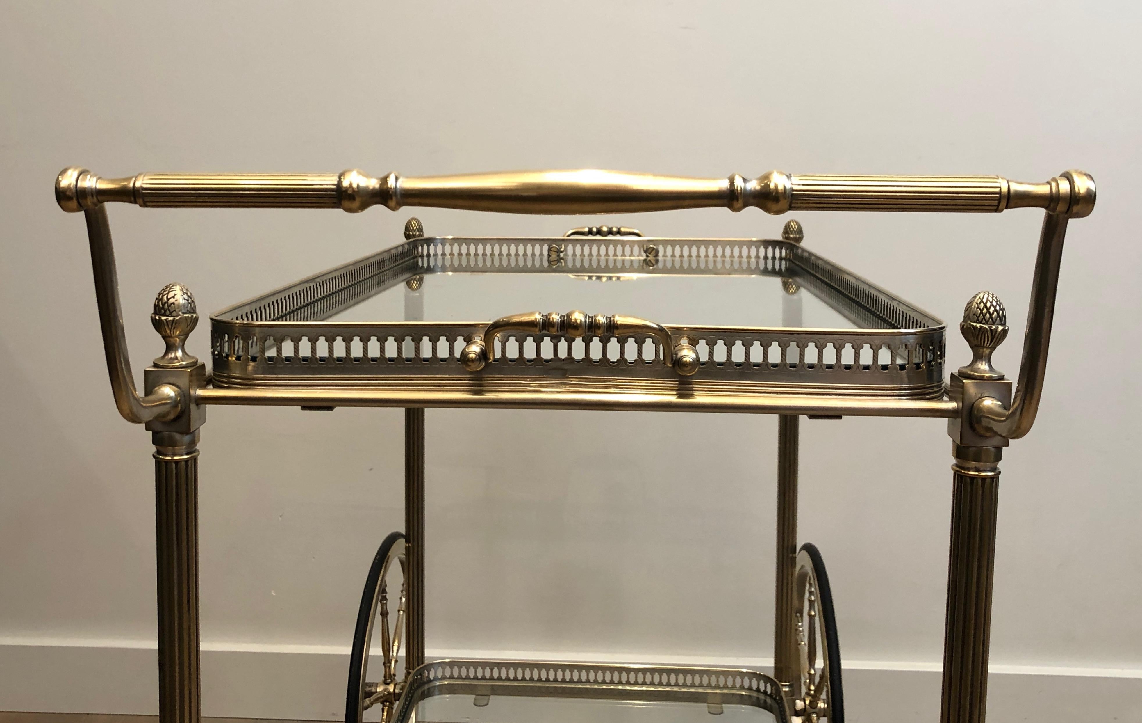 Maison Bagués. Chariot à boissons en laiton argenté de style néoclassique. Français. en vente 3