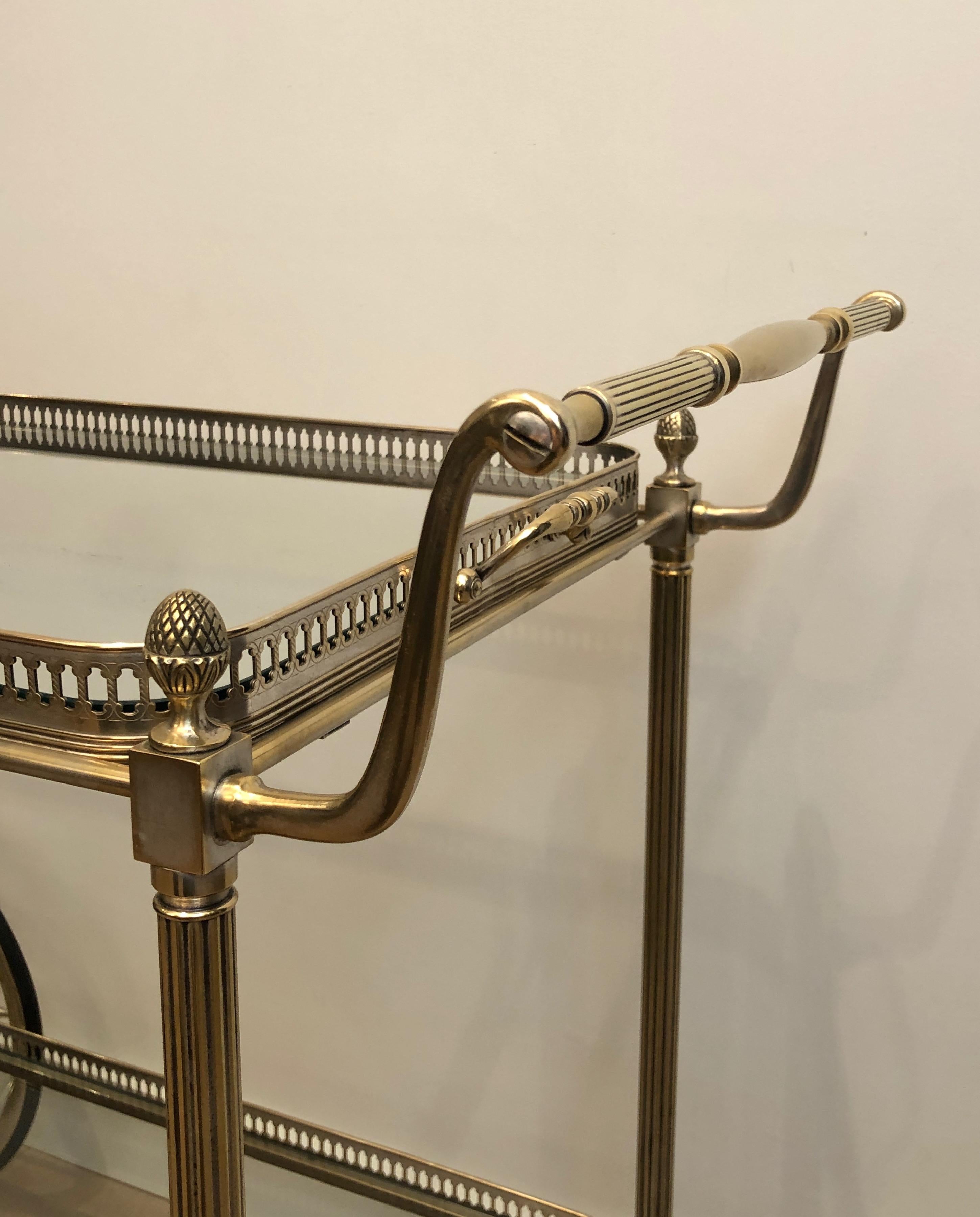 Maison Bagués. Chariot à boissons en laiton argenté de style néoclassique. Français. en vente 7