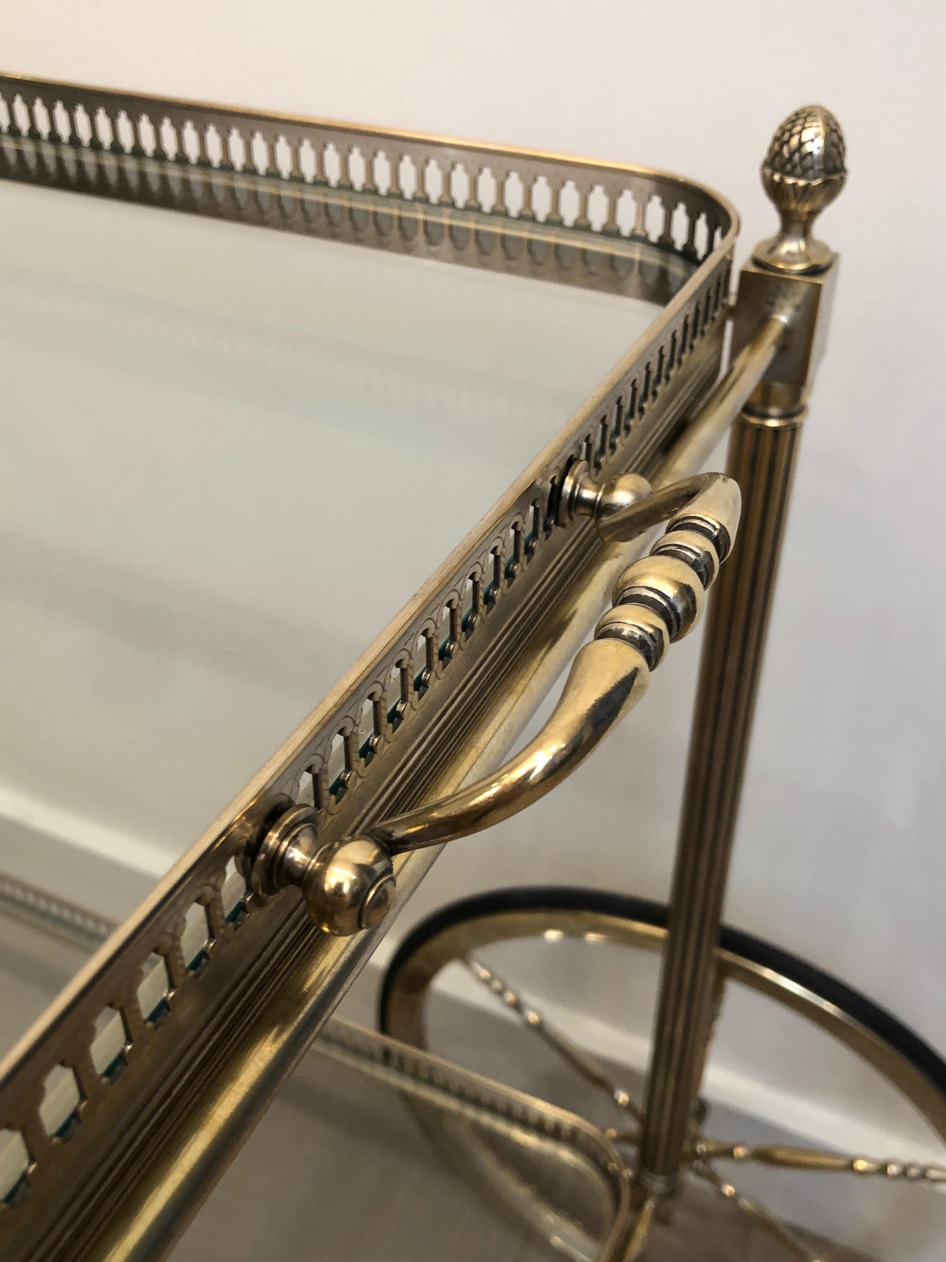 Laiton Maison Bagués. Chariot à boissons en laiton argenté de style néoclassique. Français. en vente