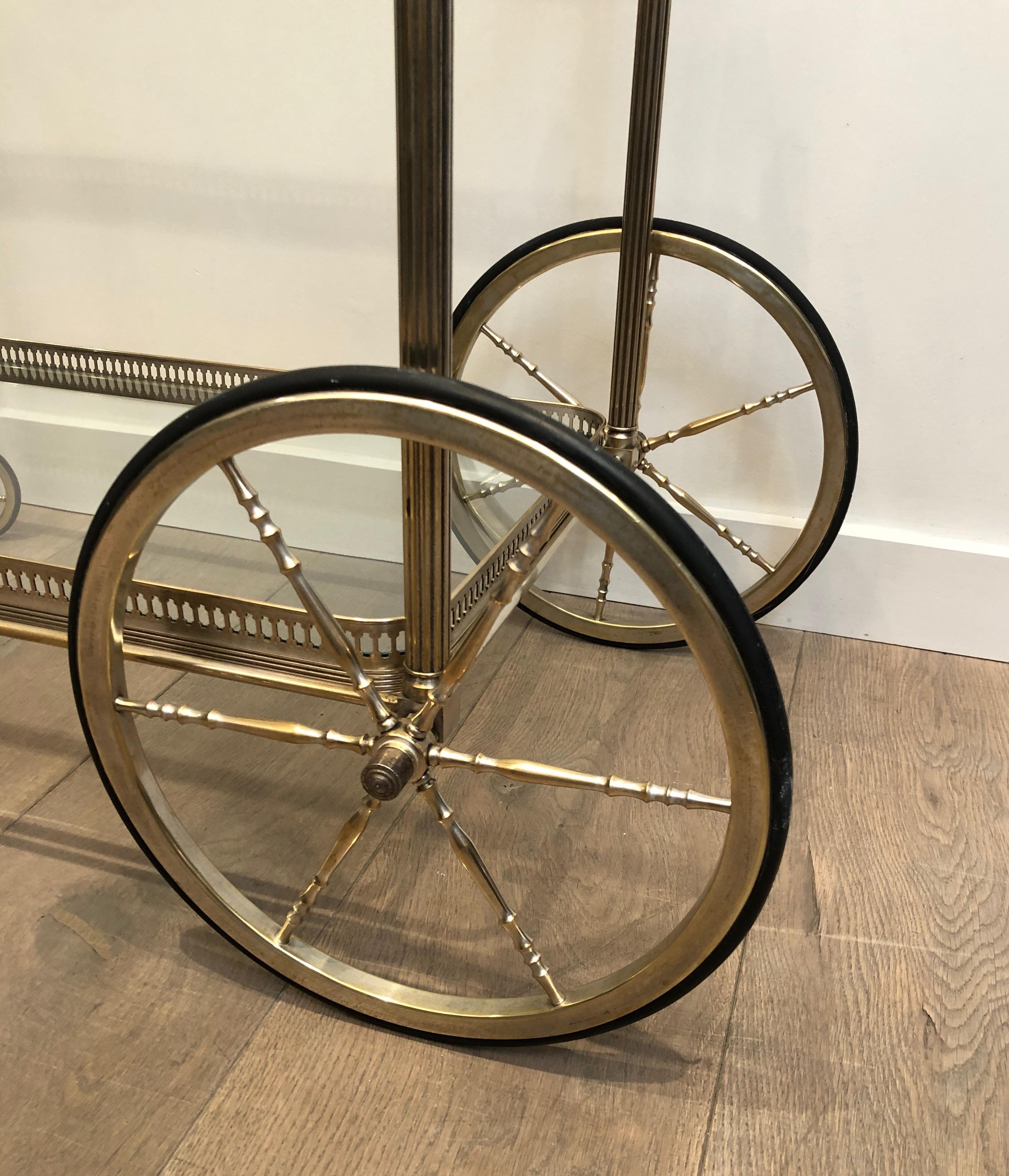 Maison Bagués. Chariot à boissons en laiton argenté de style néoclassique. Français. en vente 1