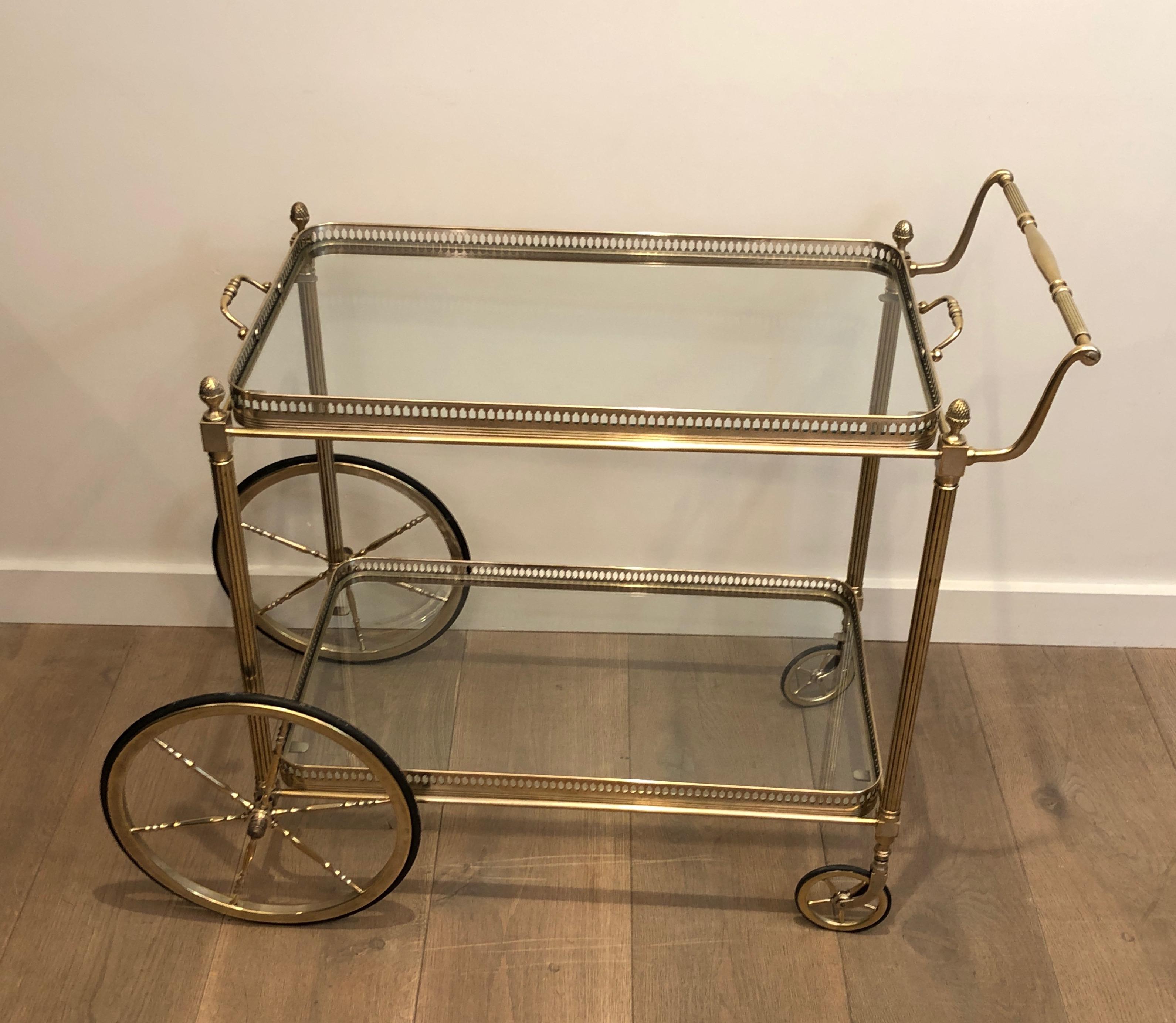 Maison Bagués. Chariot à boissons en laiton argenté de style néoclassique. Français. en vente 2