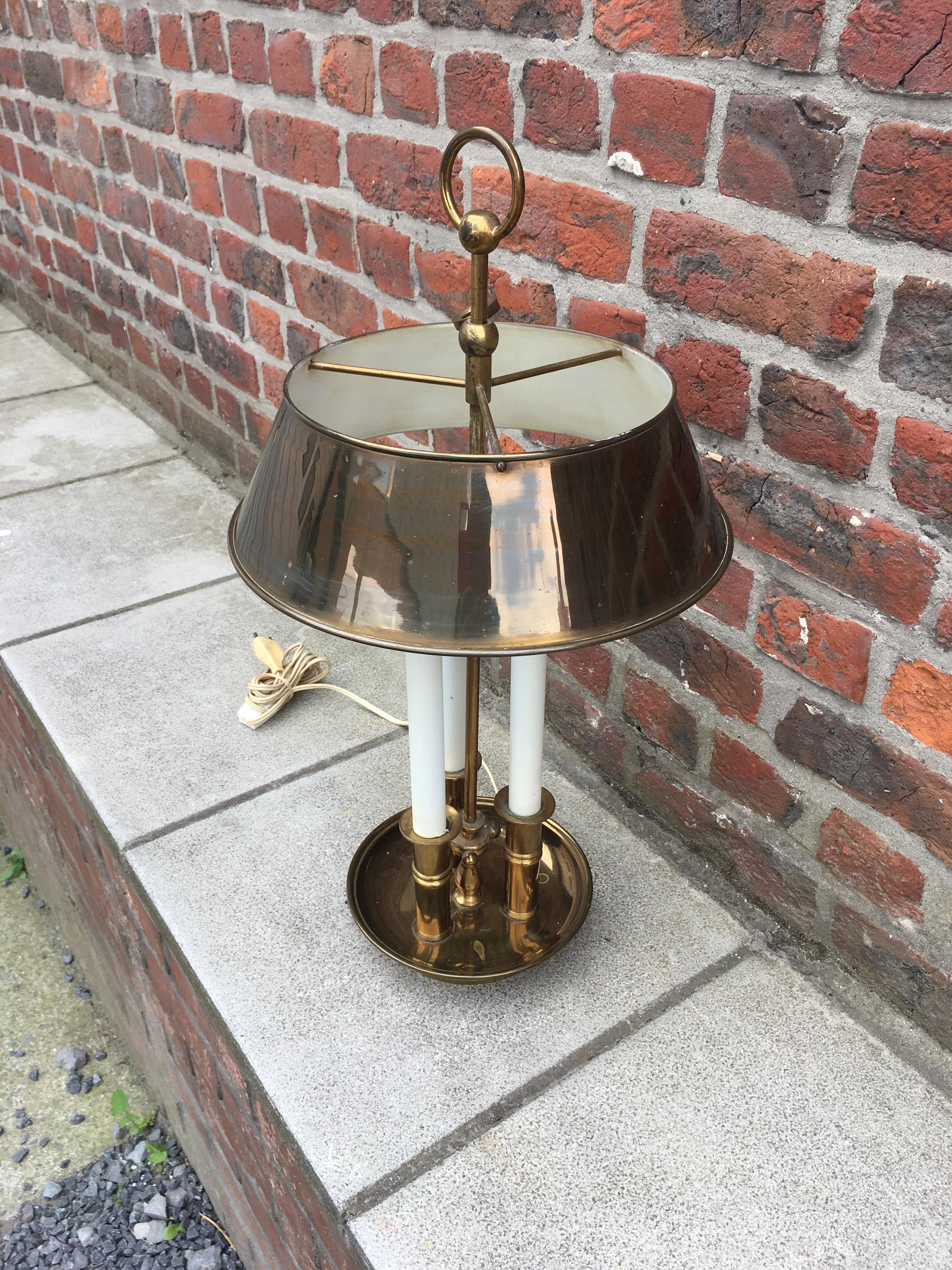 Maison Baguès oder Maison Charles Bronze Messing Bouillotte Französisch Tischlampe, 1950.

 