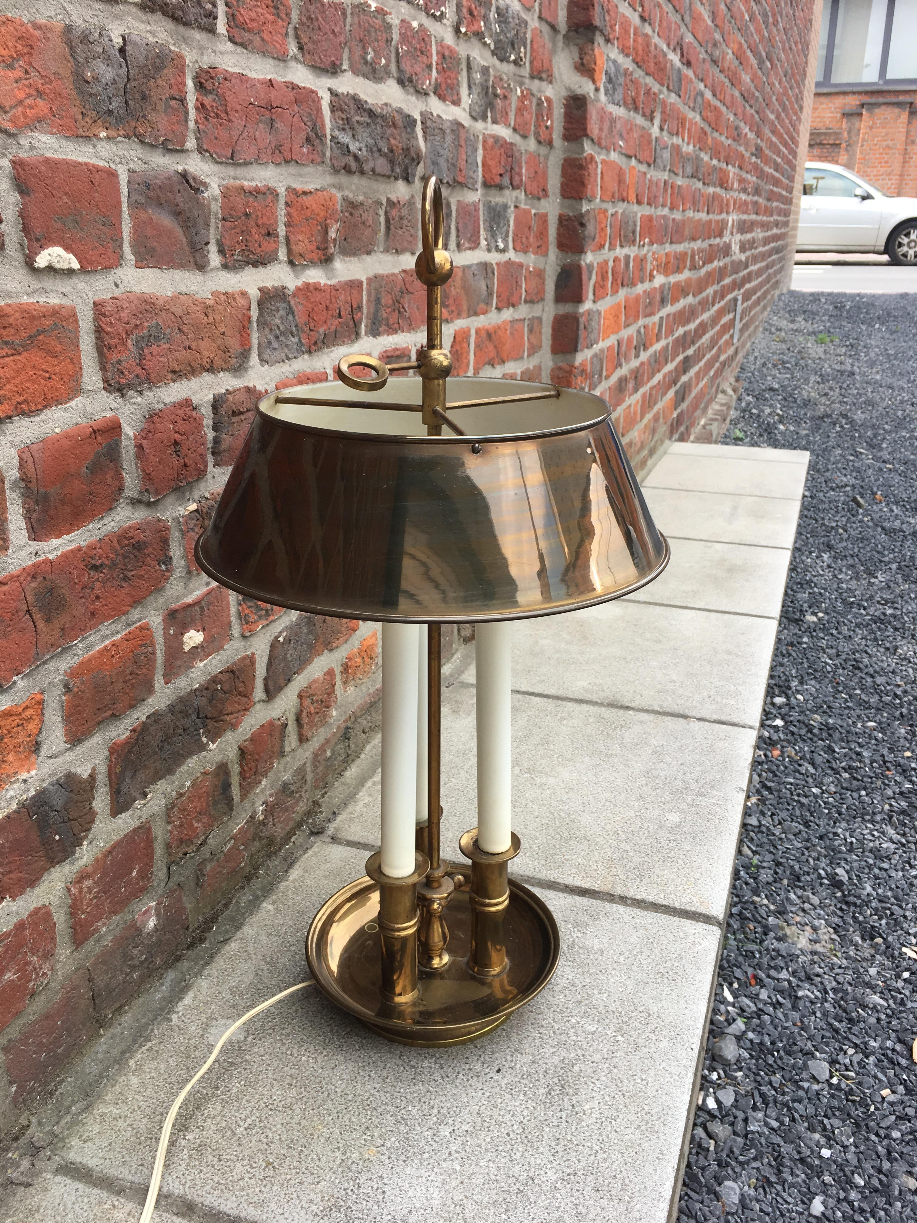 Maison Bagus oder Maison Charles, französische Bouillotte-Tischlampe aus Bronze und Messing, 1950 (Moderne der Mitte des Jahrhunderts)