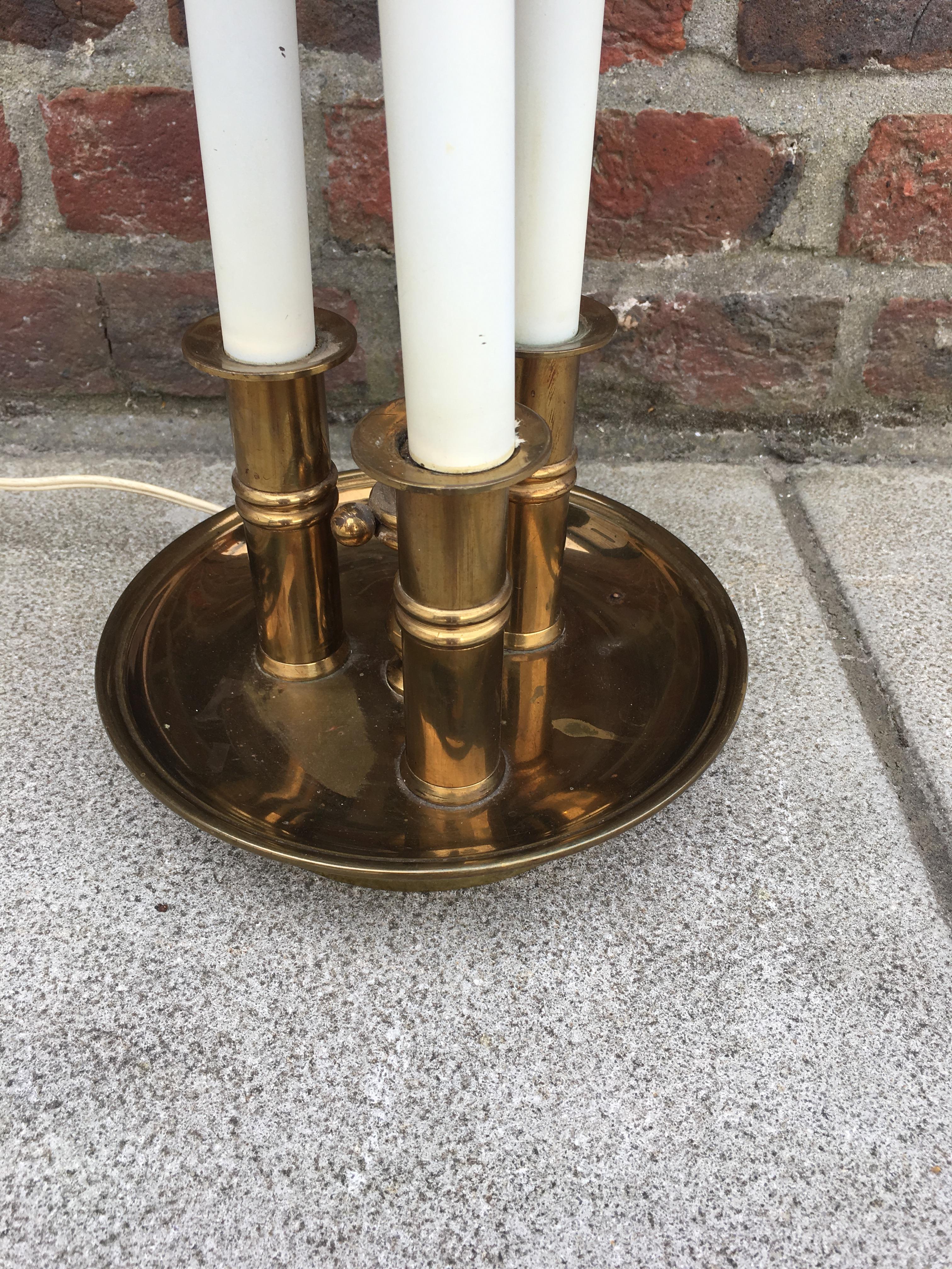 Maison Bagus oder Maison Charles, französische Bouillotte-Tischlampe aus Bronze und Messing, 1950 im Zustand „Gut“ in Saint-Ouen, FR