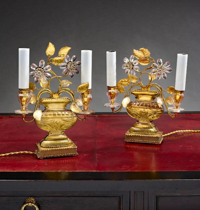 Maison Baguès, Coppia di piccoli candelabri in bronzo e vetro Circa 1950
