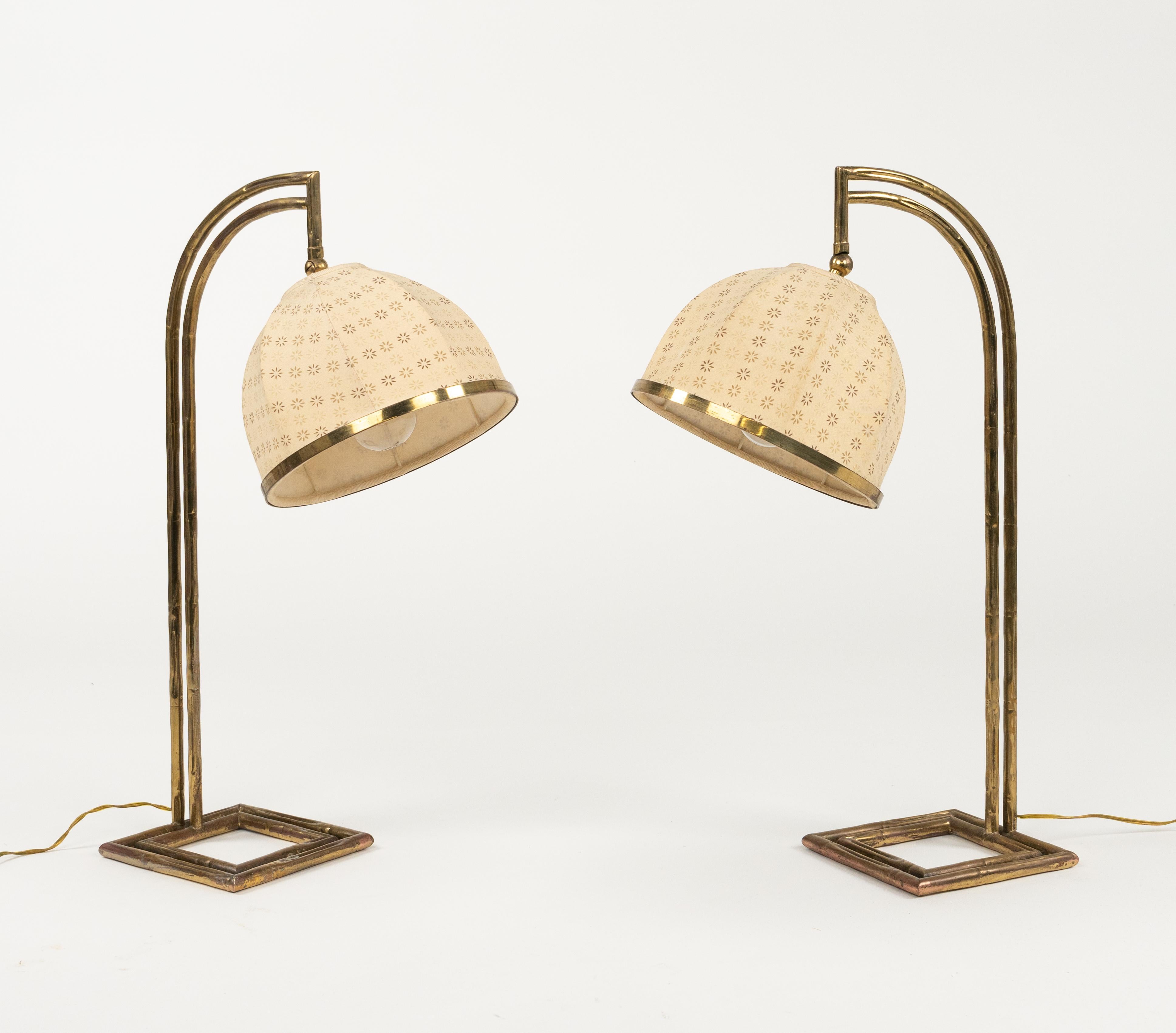Maison Baguès Pareja de lámparas de sobremesa de latón, imitación de bambú y tela, Italia Años 60 en venta 3