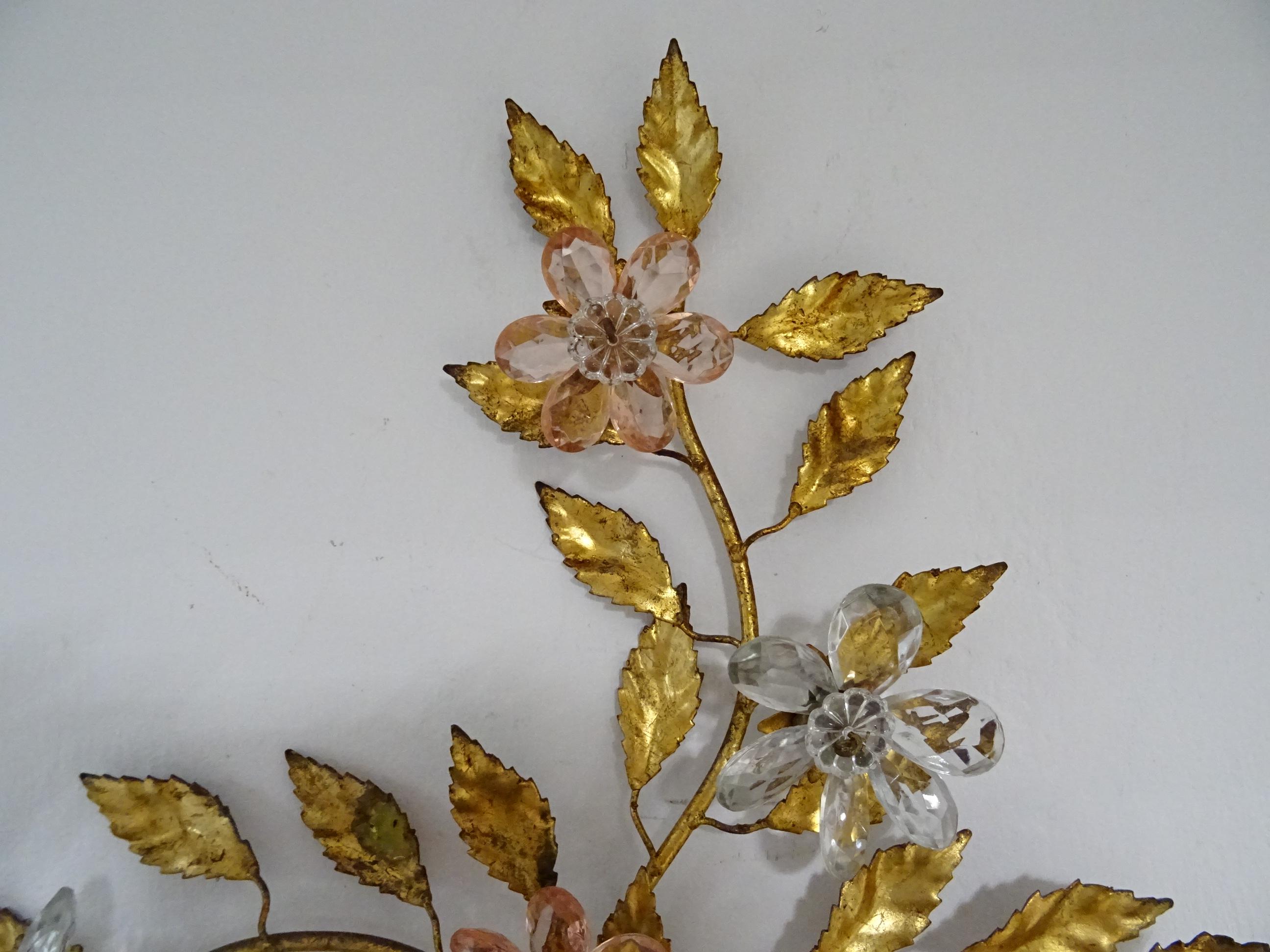 Milieu du XXe siècle Maison Baguès Style 3 lumières Appliques à nœuds en cristal rose avec fleurs, circa 1930 en vente