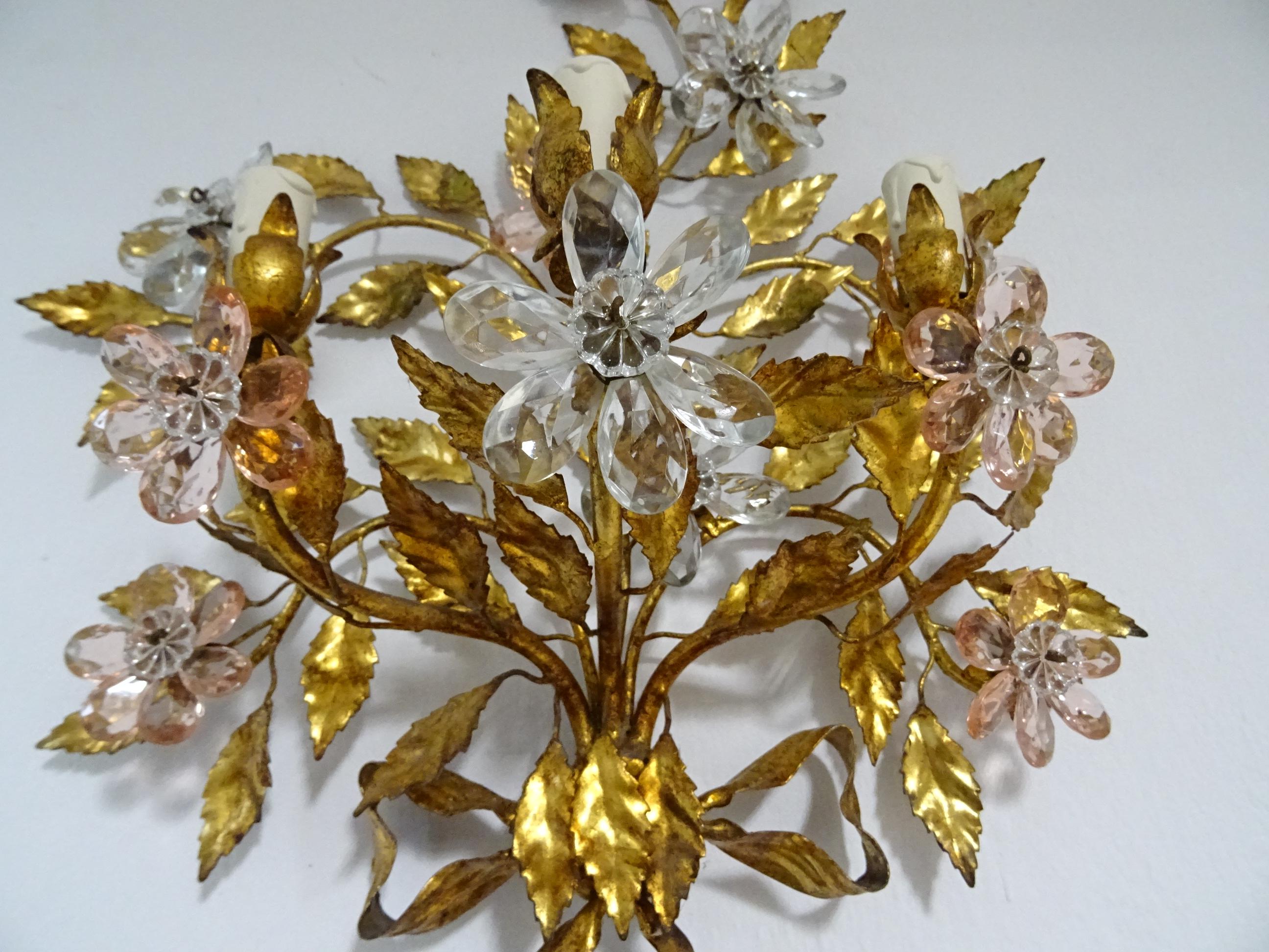 Maison Baguès Style 3 lumières Appliques à nœuds en cristal rose avec fleurs, circa 1930 en vente 1