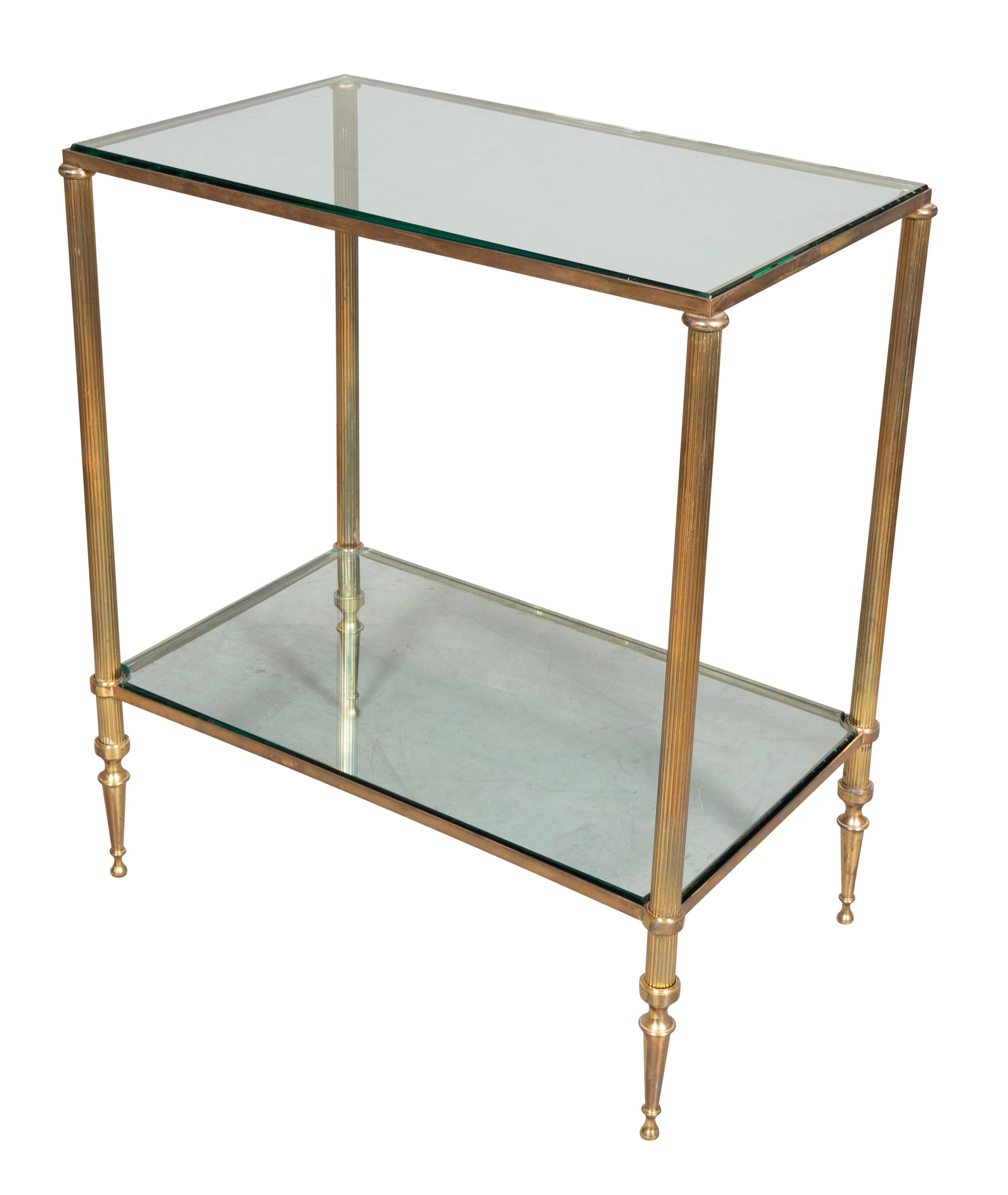 20ième siècle Table en laiton et verre de style Maison Bagues en vente