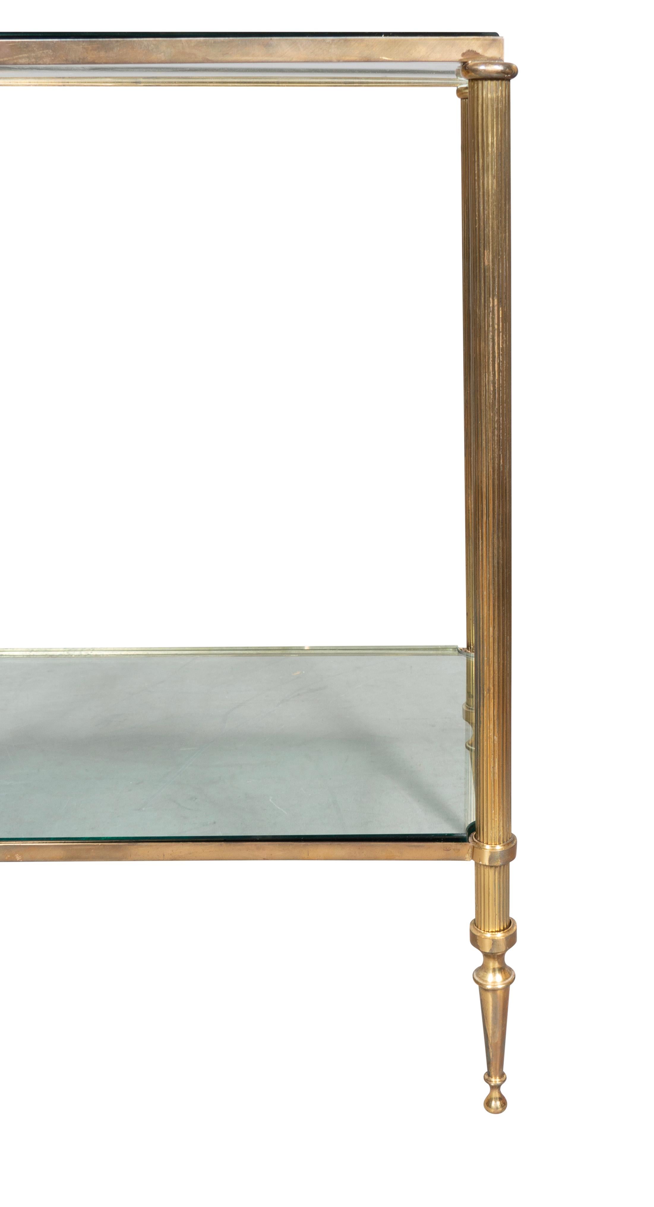 Table en laiton et verre de style Maison Bagues en vente 1