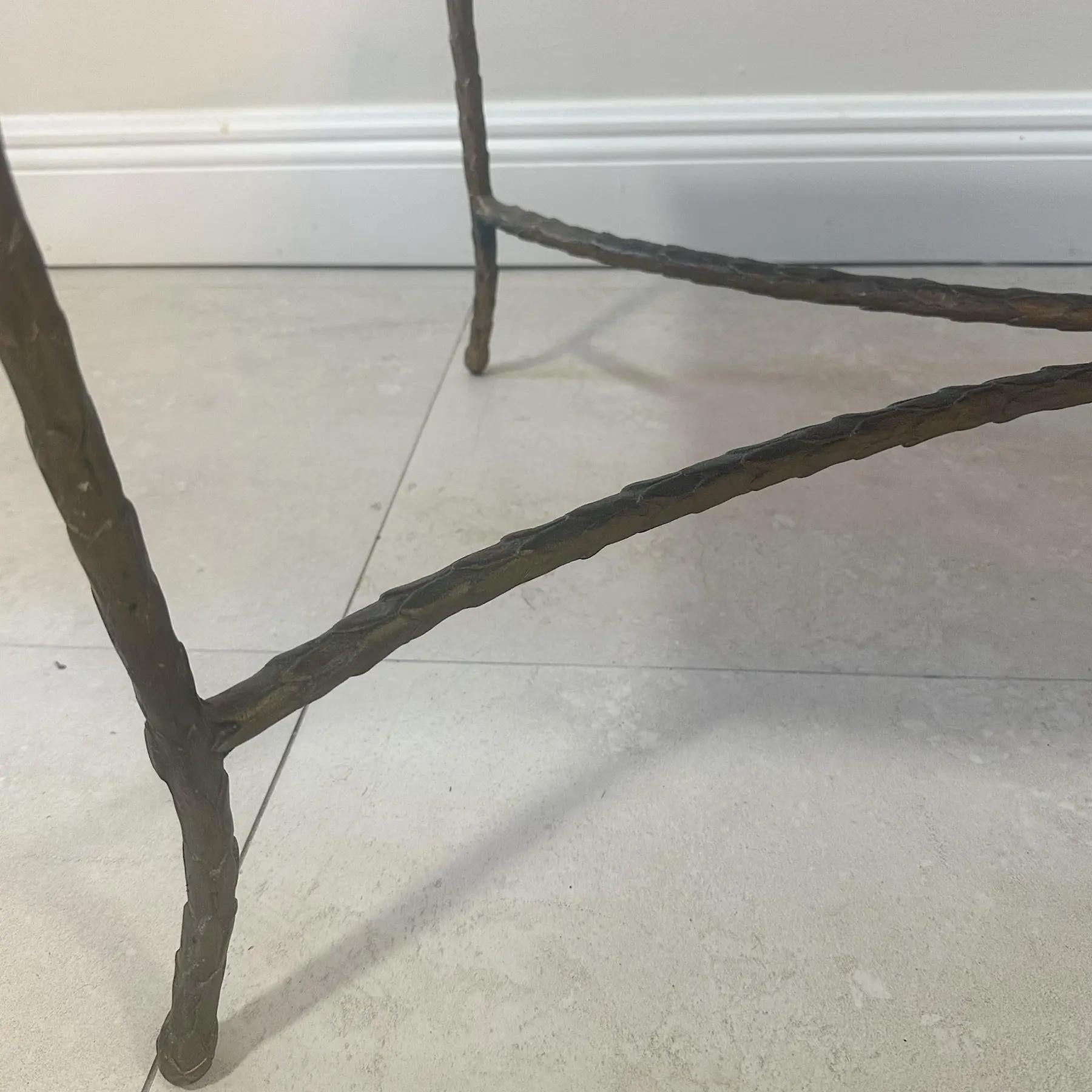 Mesa baja de bronce estilo Maison Baguès y tapa de espejo de bronce, Francia, años 40 en Bueno estado para la venta en West Palm Beach, FL