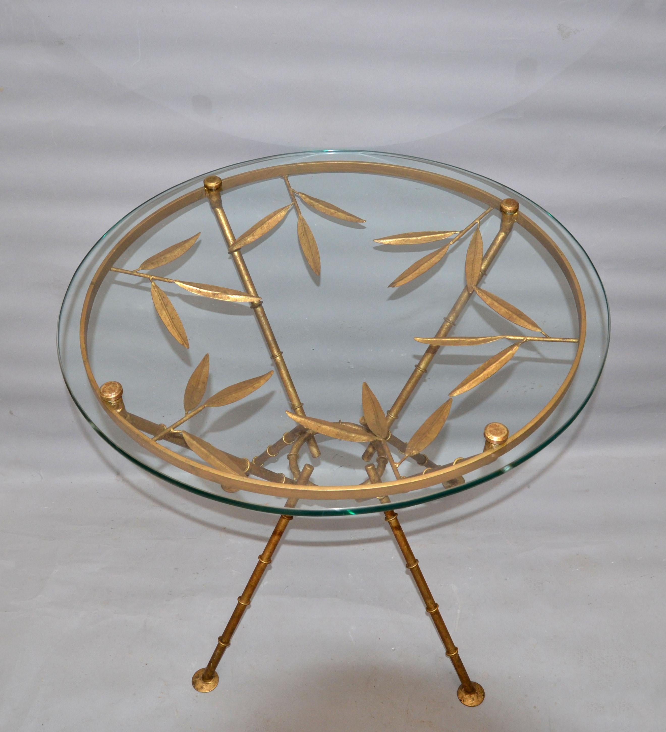 Table de cocktail traditionnelle de style Maison Bagus en bronze, faux bambou et verre à feuilles en vente 3