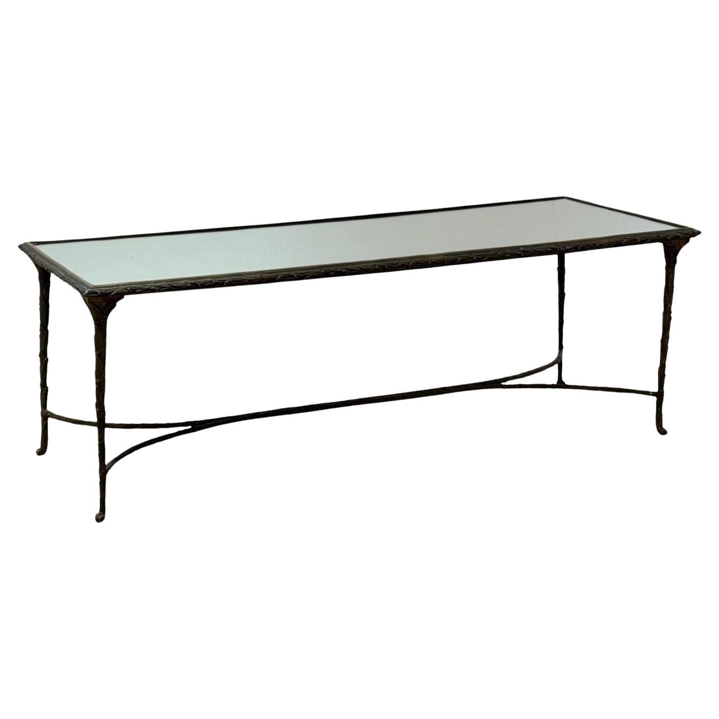 Table basse de style Maison Boi, bronze, miroir, faux bois, France, années 1940