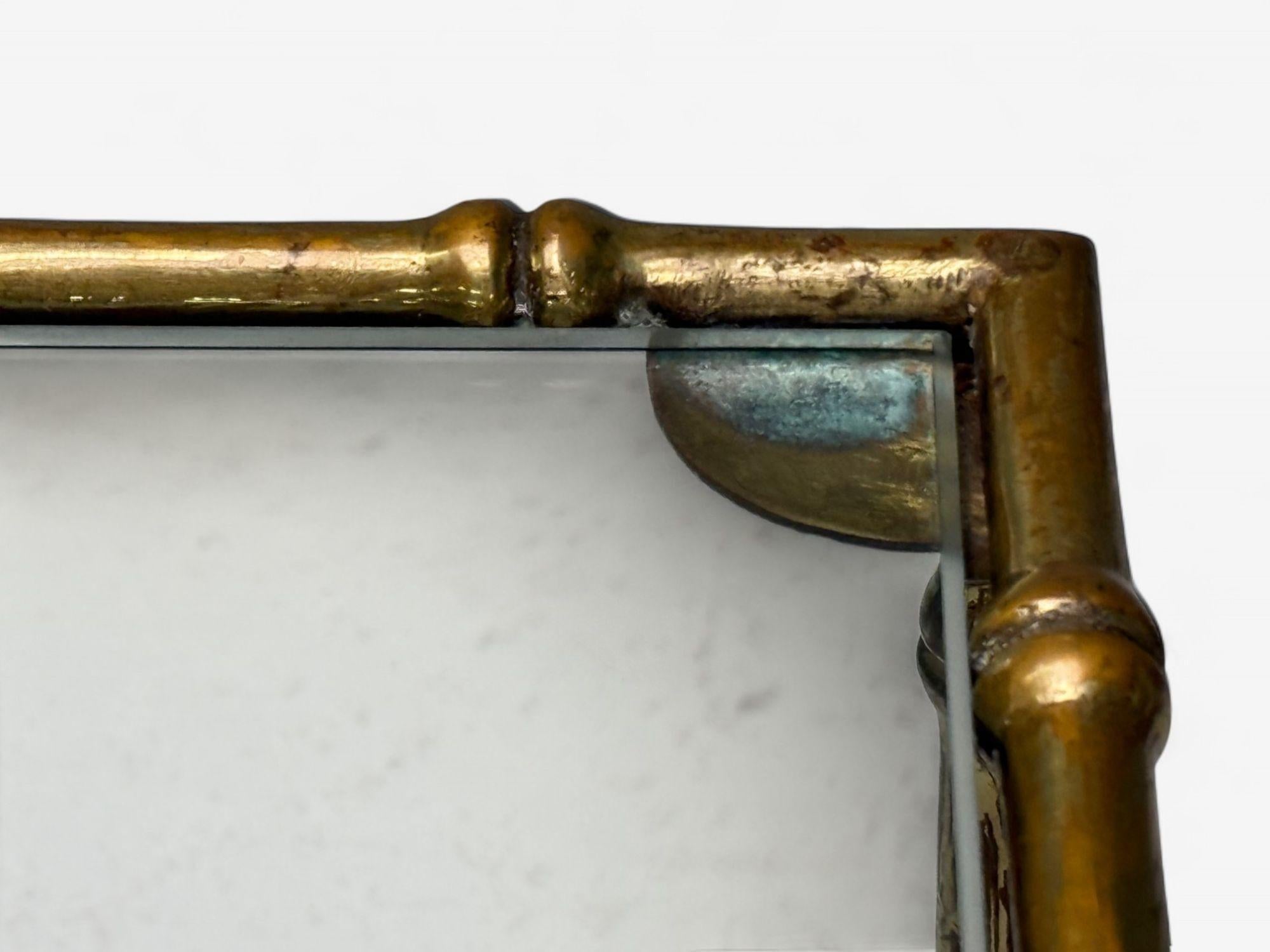 Table basse de style Maison Bagues, laiton imitation bambou, verre, France, années 1940 en vente 3