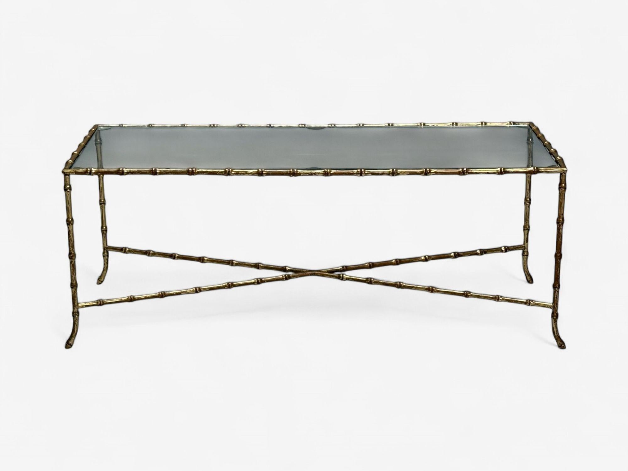 Hollywood Regency Table basse de style Maison Bagues, laiton imitation bambou, verre, France, années 1940 en vente