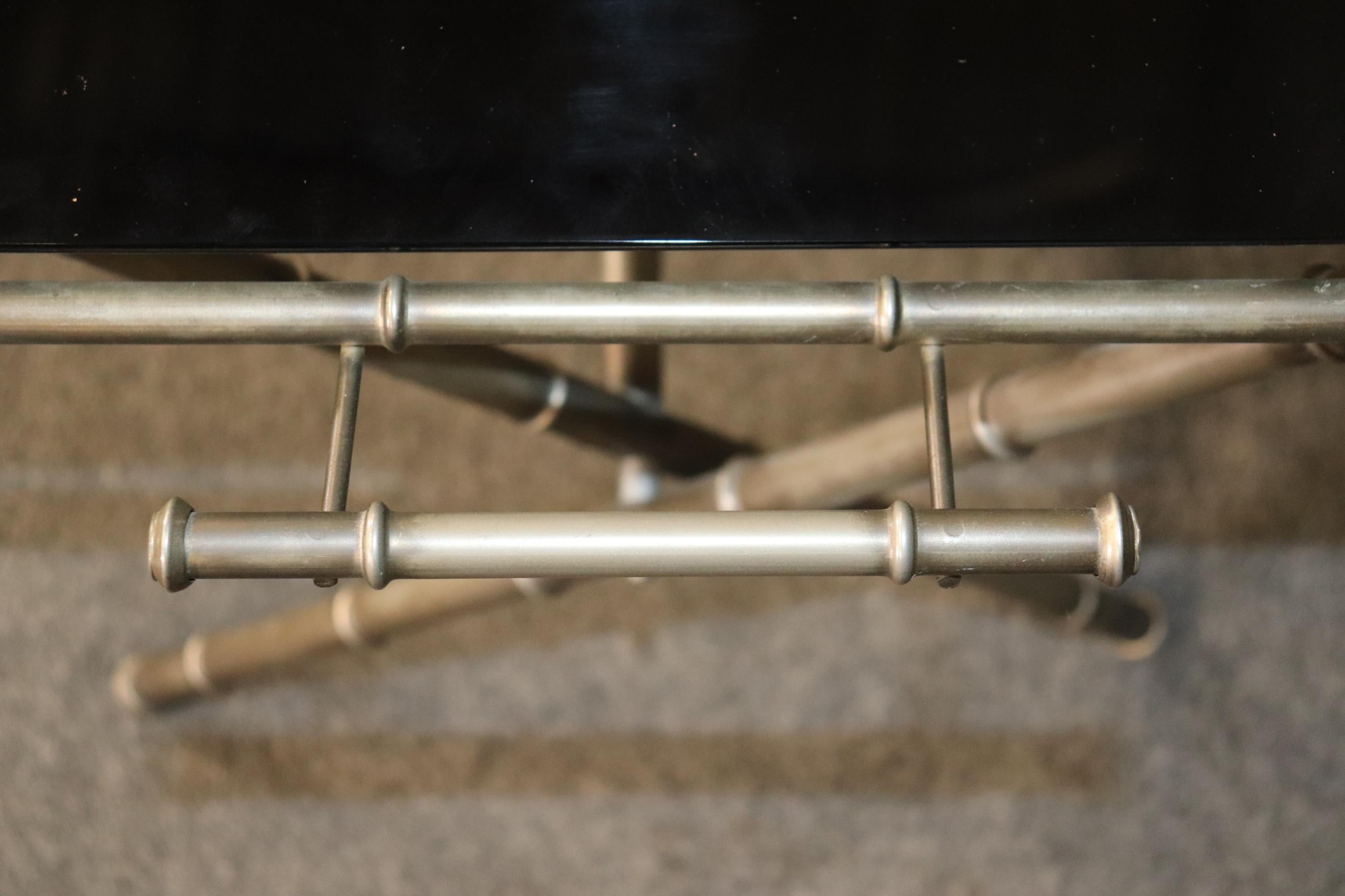 Table basse en acier et faux bambou fumé de style Maison Bagues en vente 2
