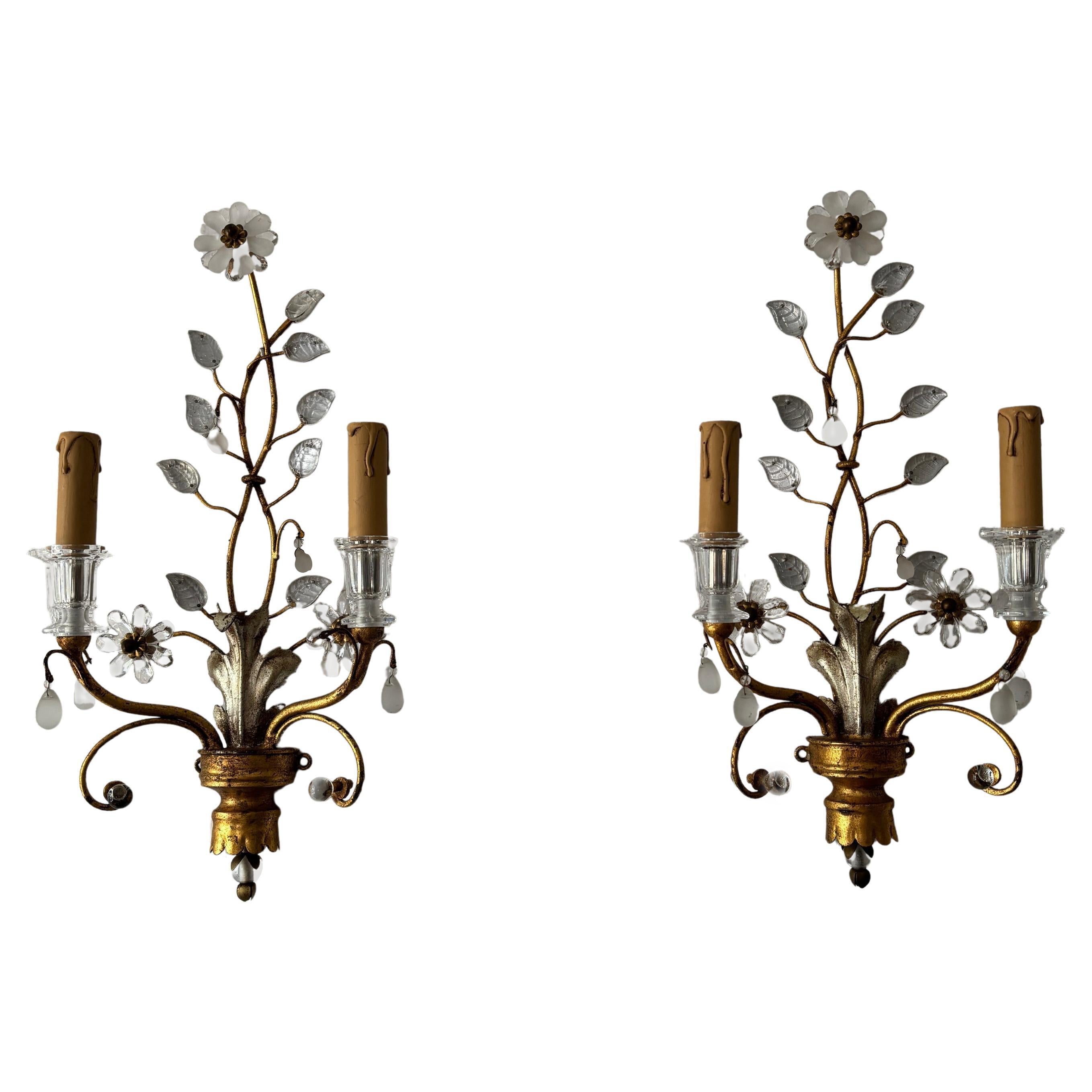 Appliques françaises de style Maison Bagues, or et argent, avec fleurs et boules de verre, c 1940.