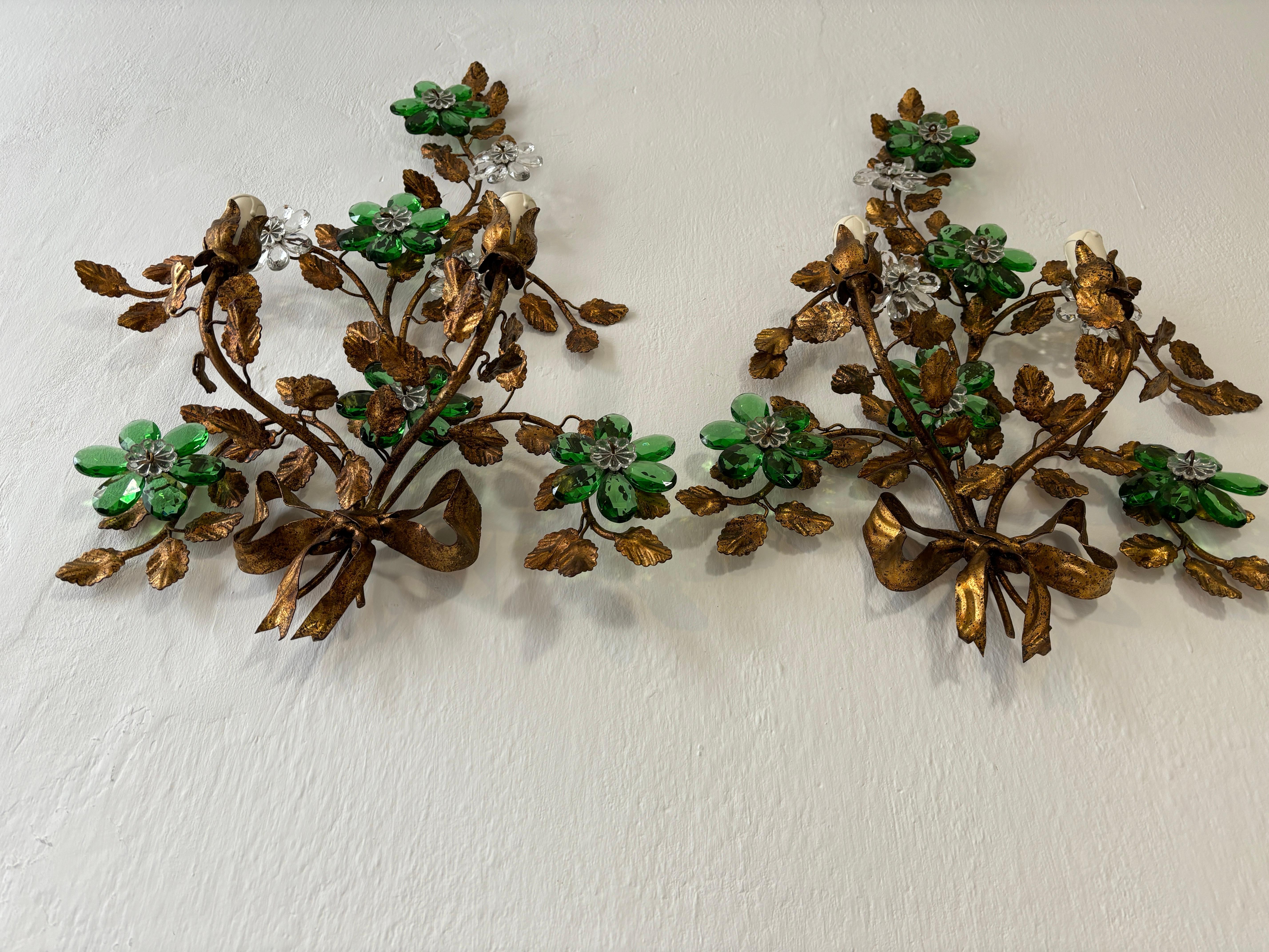  Maison Baguès Style Green Prisms Crystal Flowers Tole Bow Sconces, circa 1930 In Good Condition For Sale In Modena (MO), Modena (Mo)