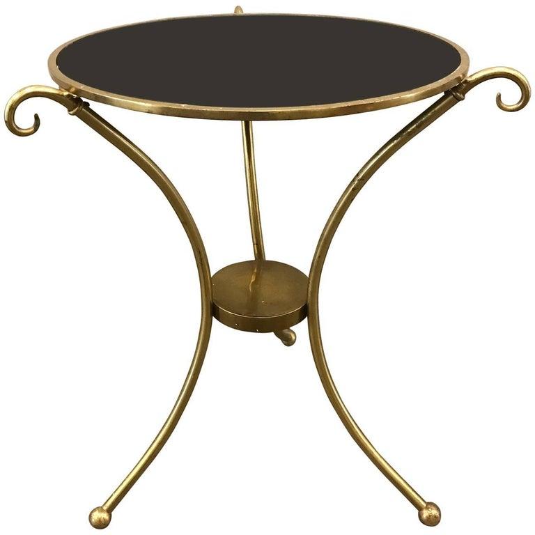 Table de guéridon française de style Maison Baguès.
Le plateau est en verre fumé.