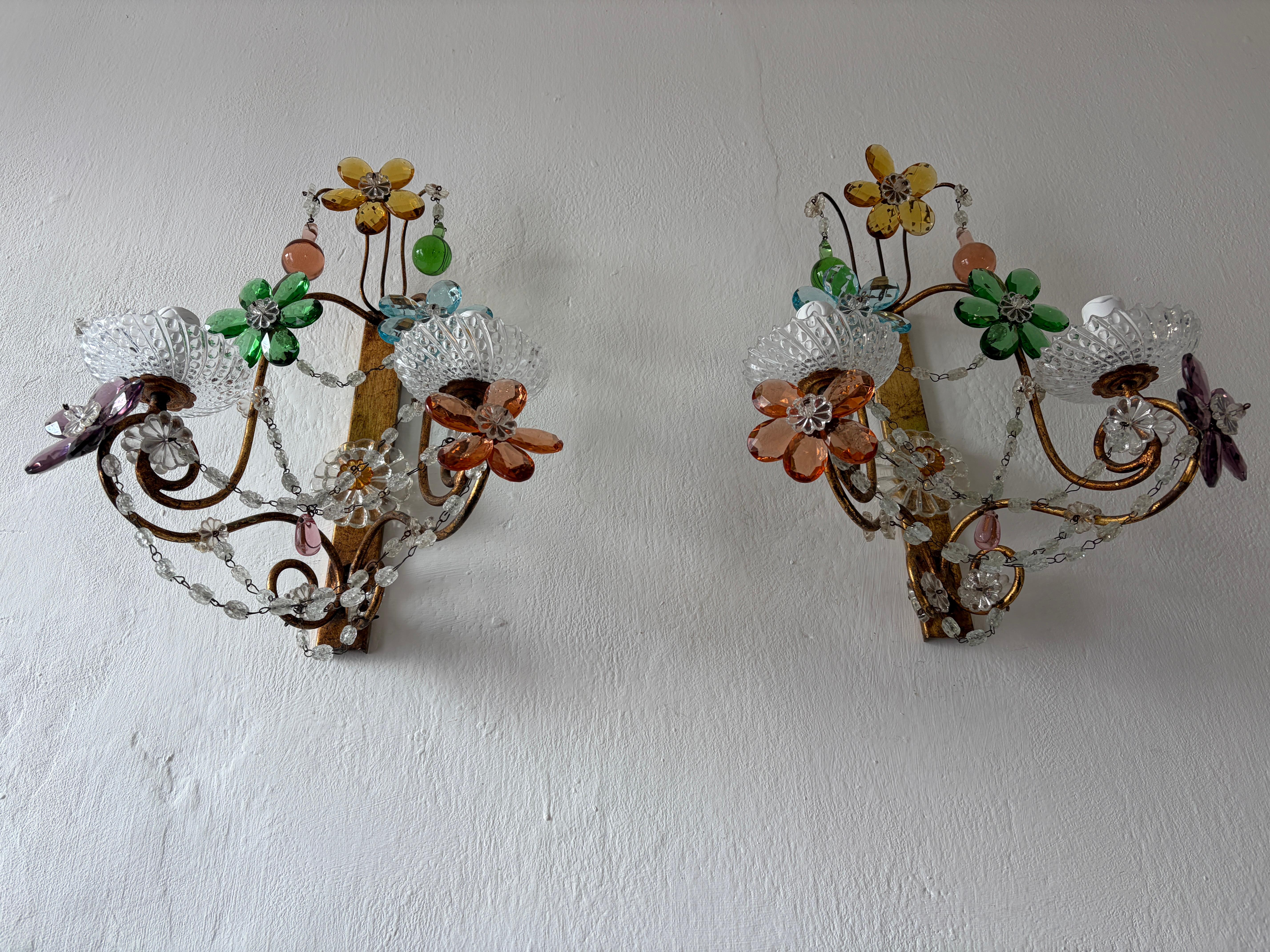 Las encontré en un hotel del sur de Francia que está en plena restauración.  El hotel tenía éstas (y unas cuantas lámparas de araña hechas a medida para ellos). Tengo algunos juegos más por si los necesitas.  Muy raro de encontrar multicolor.  