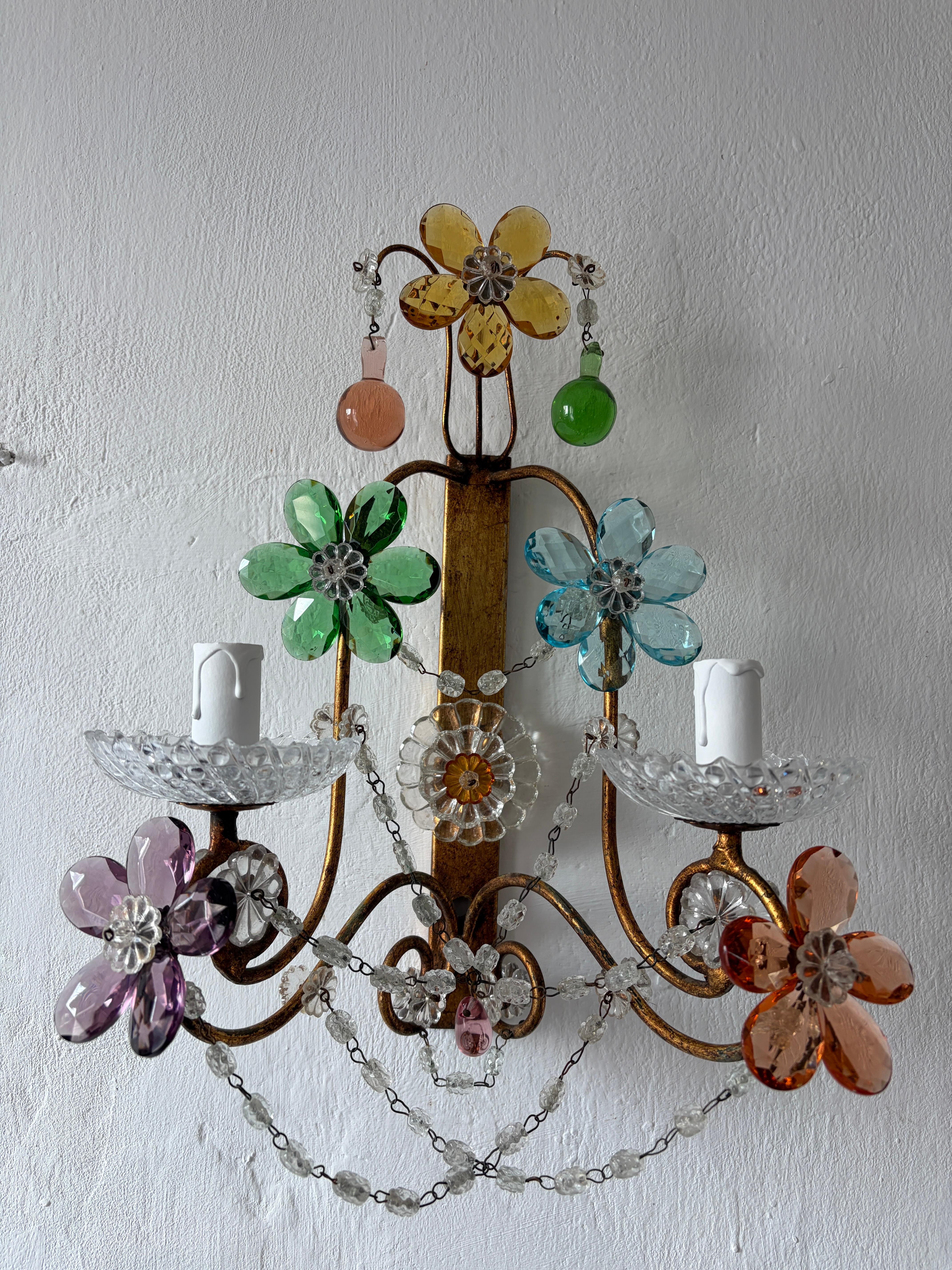 Apliques de flores de cristal de Murano con prismas multicolores estilo Maison Baguès c1930 mediados del siglo XX en venta
