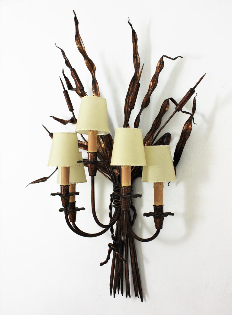 Maison Baguès Style Tole Reed Wall Light in Gilt Iron For Sale at 1stDibs