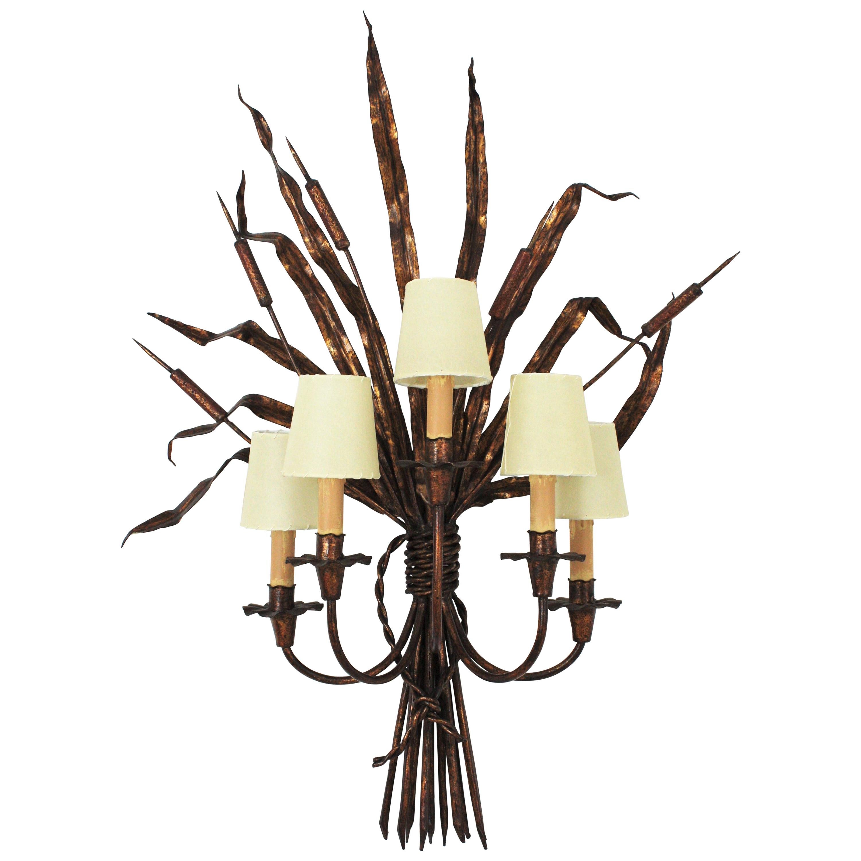 Maison Baguès Style Tole Reed Wall Light in Gilt Iron For Sale