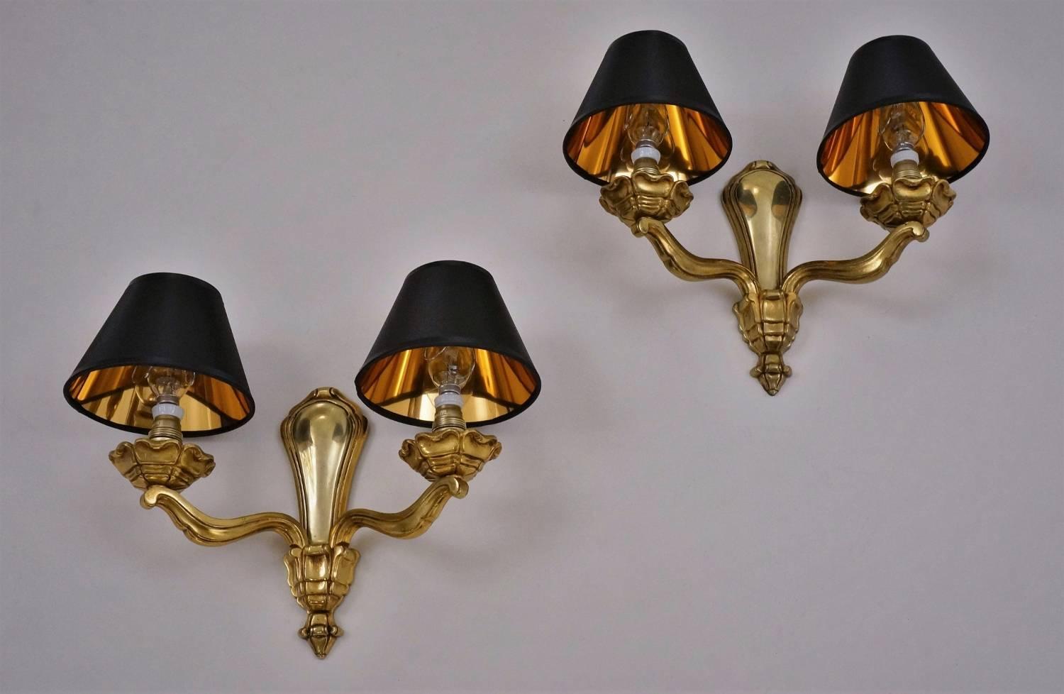 Maison Bagues wall lights, quality bronze casting with gold plated gilt, circa 1940s, French.

Both lights thoroughly cleaned respecting the antique patina. Newly rewired & earthed, new fitted brass & porcelain lamp holders. Both lights are in