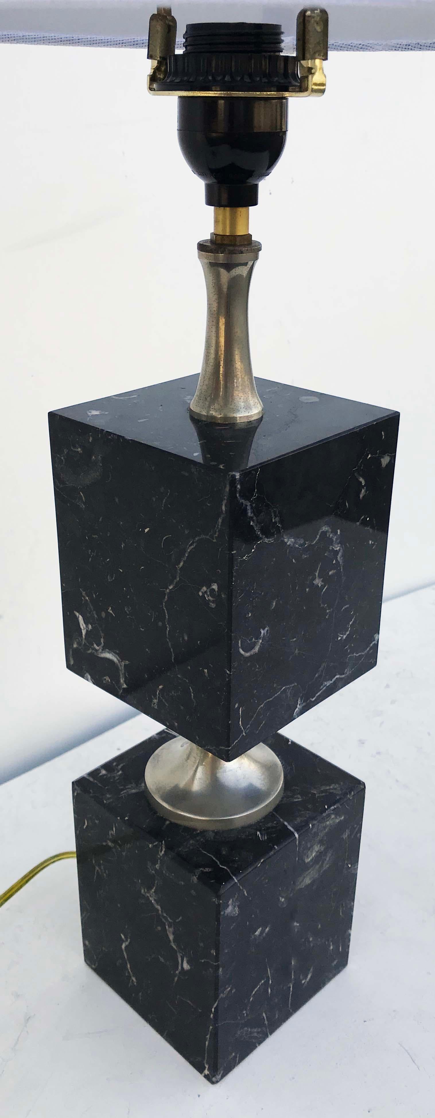 Français Lampe de table en marbre Maison Barbier en vente