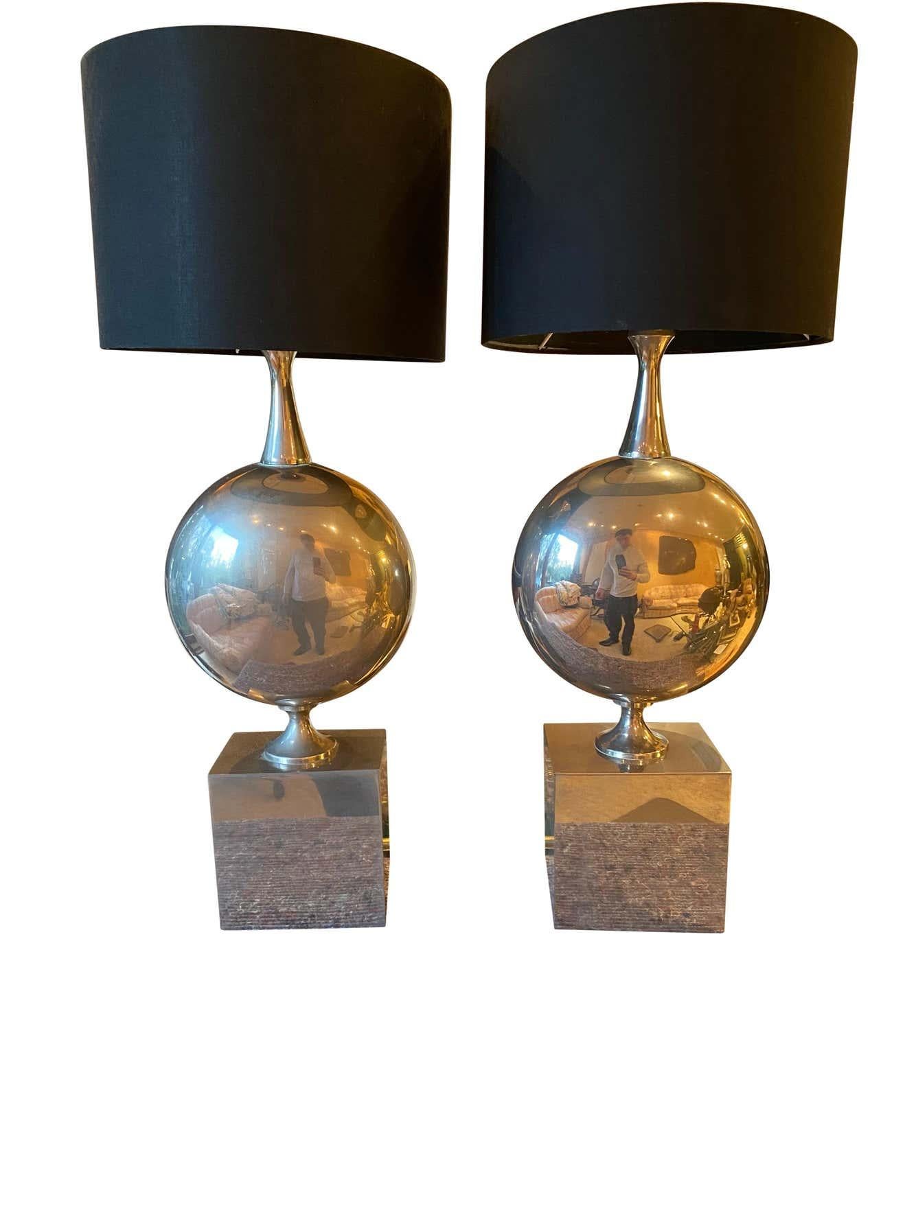 Français Paire de lampes de table en acier chromé de la Maison Barbier, 1970 en vente