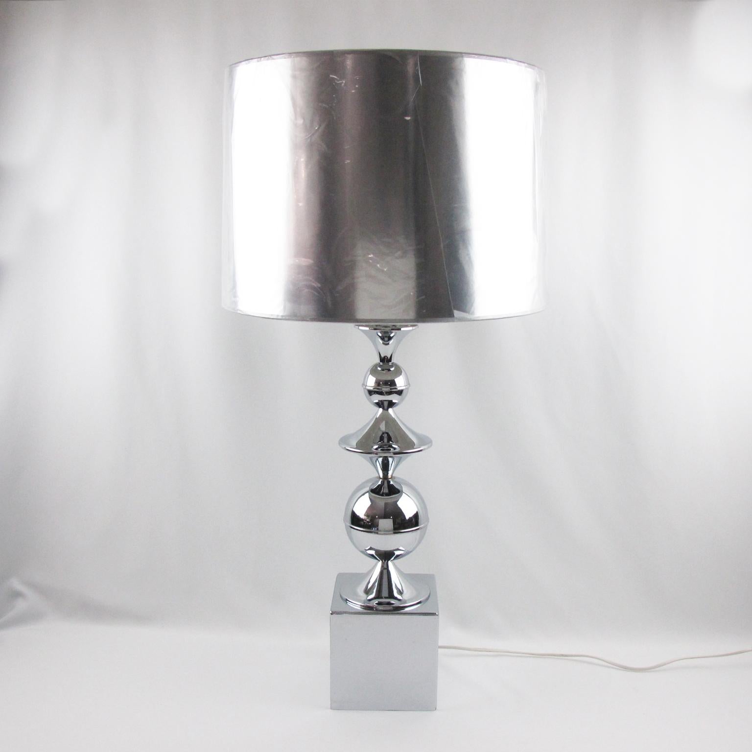 Philippe Barbier designed this elegant modernist Space Age table lamp for Maison Barbier Paris circa 1970. The tall geometric shape has polished chromed metal elements. The sale includes a modern round custom-made shade in a silver metallic