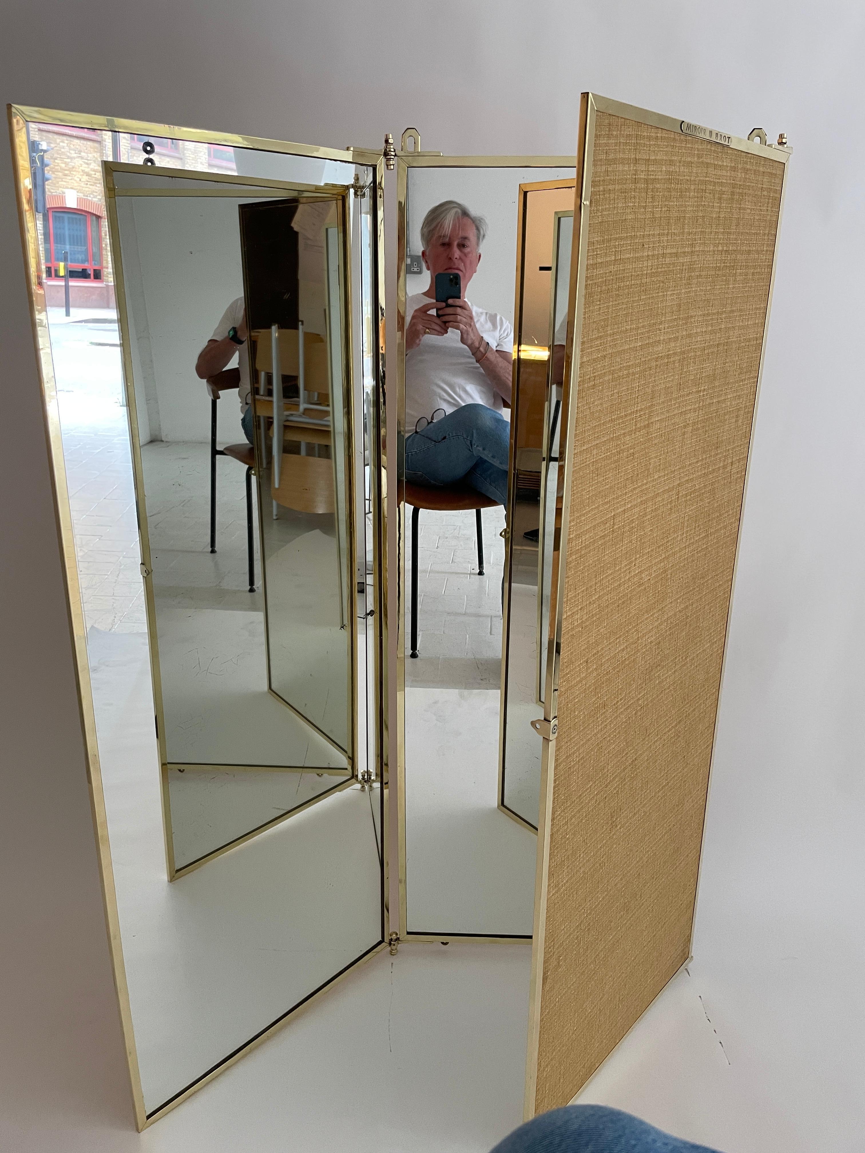 Grand miroir triptyque sur pied en laiton de la Maison Brot. Favori de YSL ! Bon état à London, GB