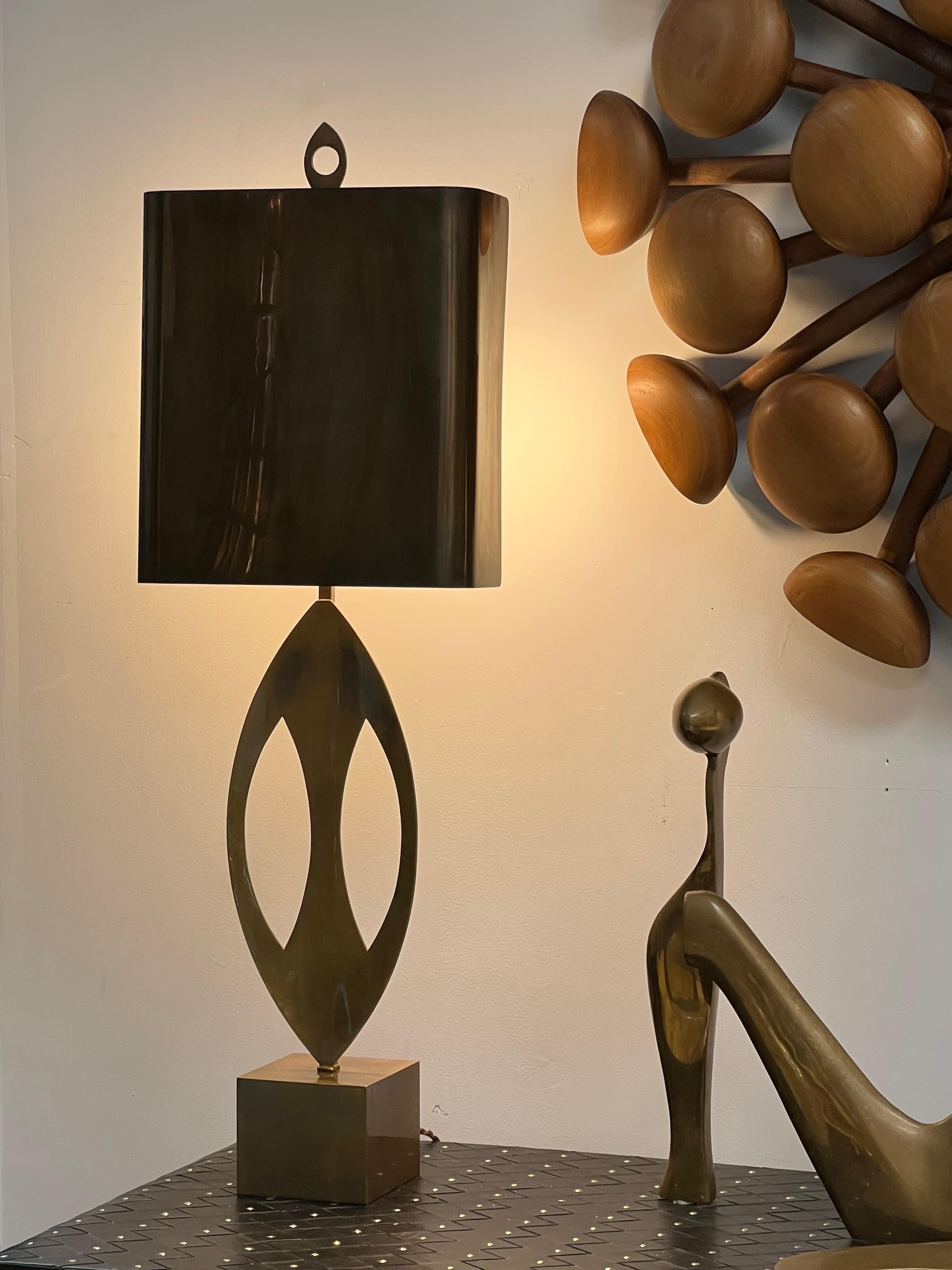 Lampes de table bouclier bronze de la Maison Charles en vente 4