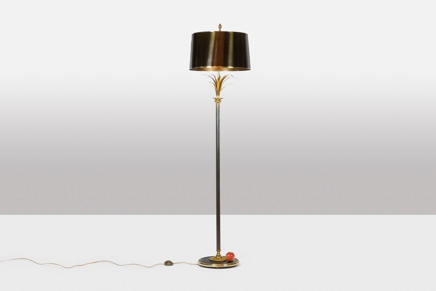 Maison Charles, Floor lamp in bronze. Circa 1970. In Excellent Condition For Sale In Saint-Ouen, FR