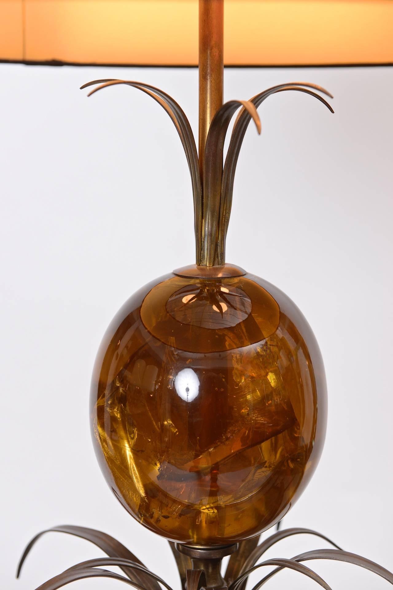 French Maison Charles Fractured Resin Ostrich Egg Table Lamp, France, circa 1970