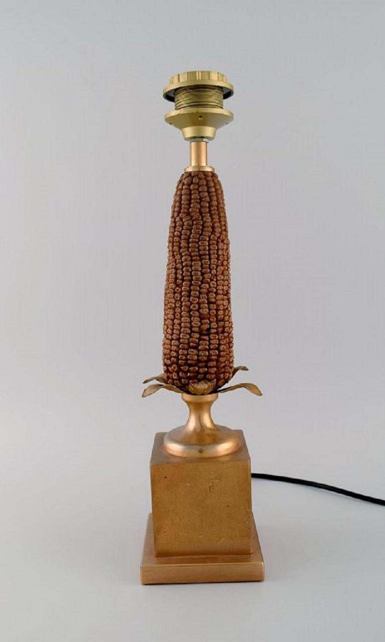 Maison Charles, France. 
Table lamp designed as a corn cob with base and brass leaves. 
1960s / 70s.
Measures: 33 x 10 cm (ex socket).
In excellent condition.