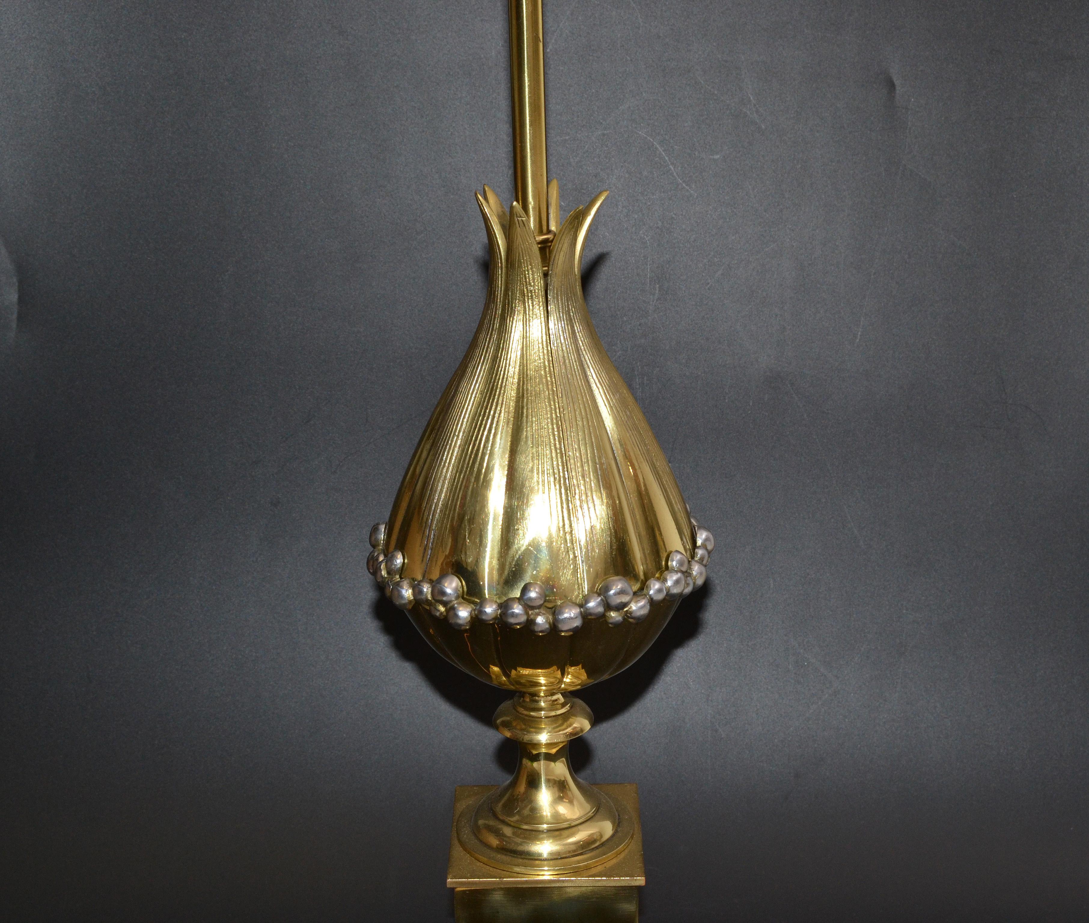 Milieu du XXe siècle Paire de lampes de bureau Art Déco lotus en bronze noir et or de la Maison Charles French en vente