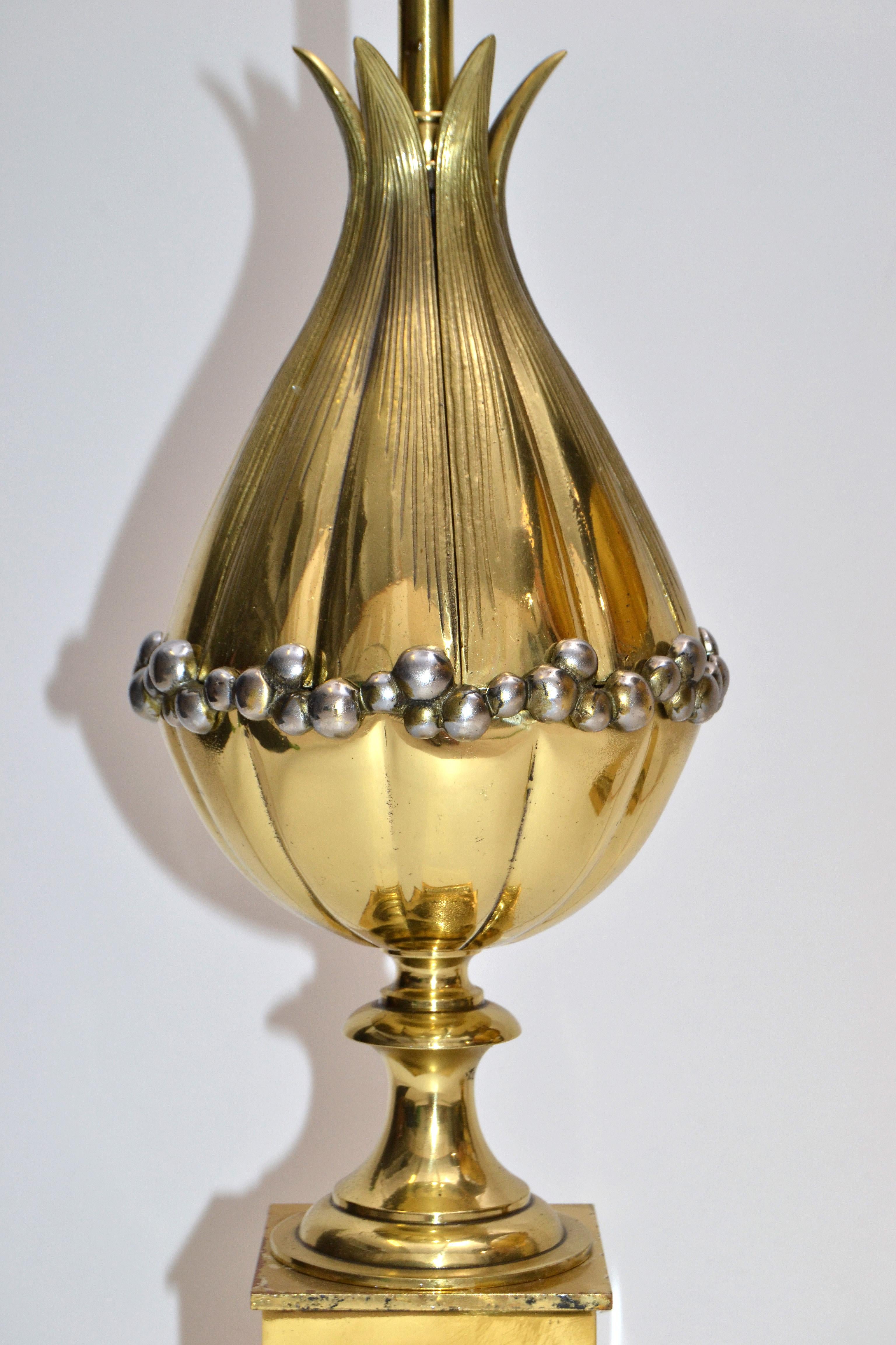 Paire de lampes de bureau Art Déco lotus en bronze noir et or de la Maison Charles French en vente 1