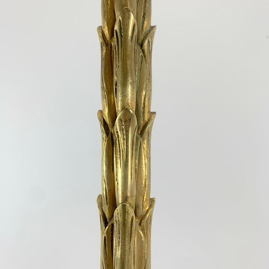 Lampada da terra in bronzo dorato Maison Charles, 1950 circa, Francia. in vendita 1