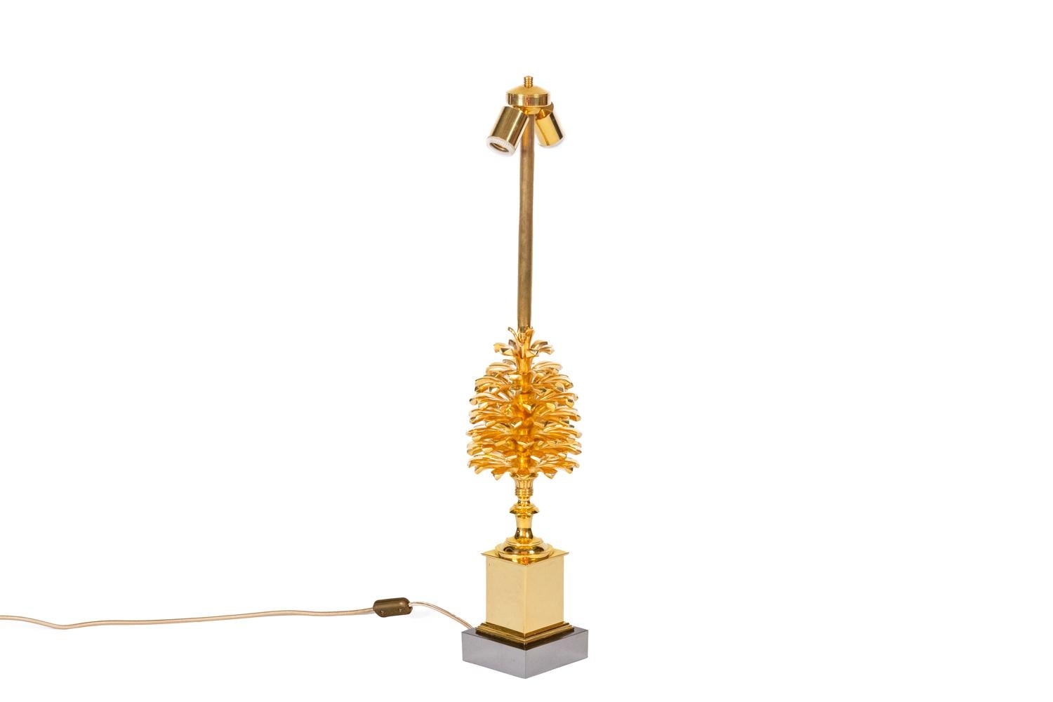Maison Charles, by.
 
Lamp in gilded bronze representing a pine cone standing on a gilded and silvered bronze base.

Work realized in the 1970. 

Referenced 2352 in the catalog of Maison Charles.

New and functional electrical system.

Dimensions :