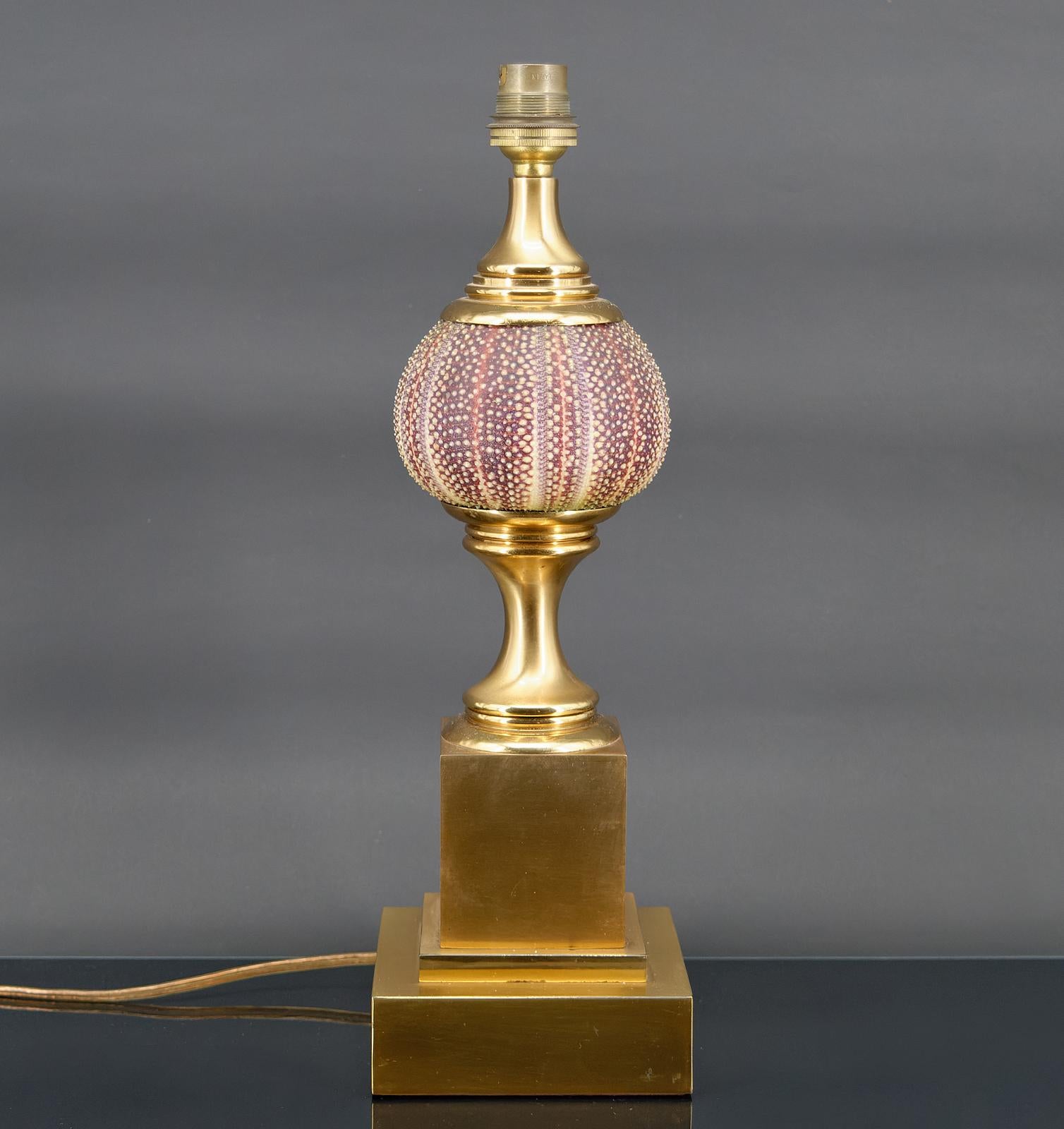 Hollywood Regency Maison Charles lamp, pink sea urchin and gilded bronze, France, Circa 1960 For Sale