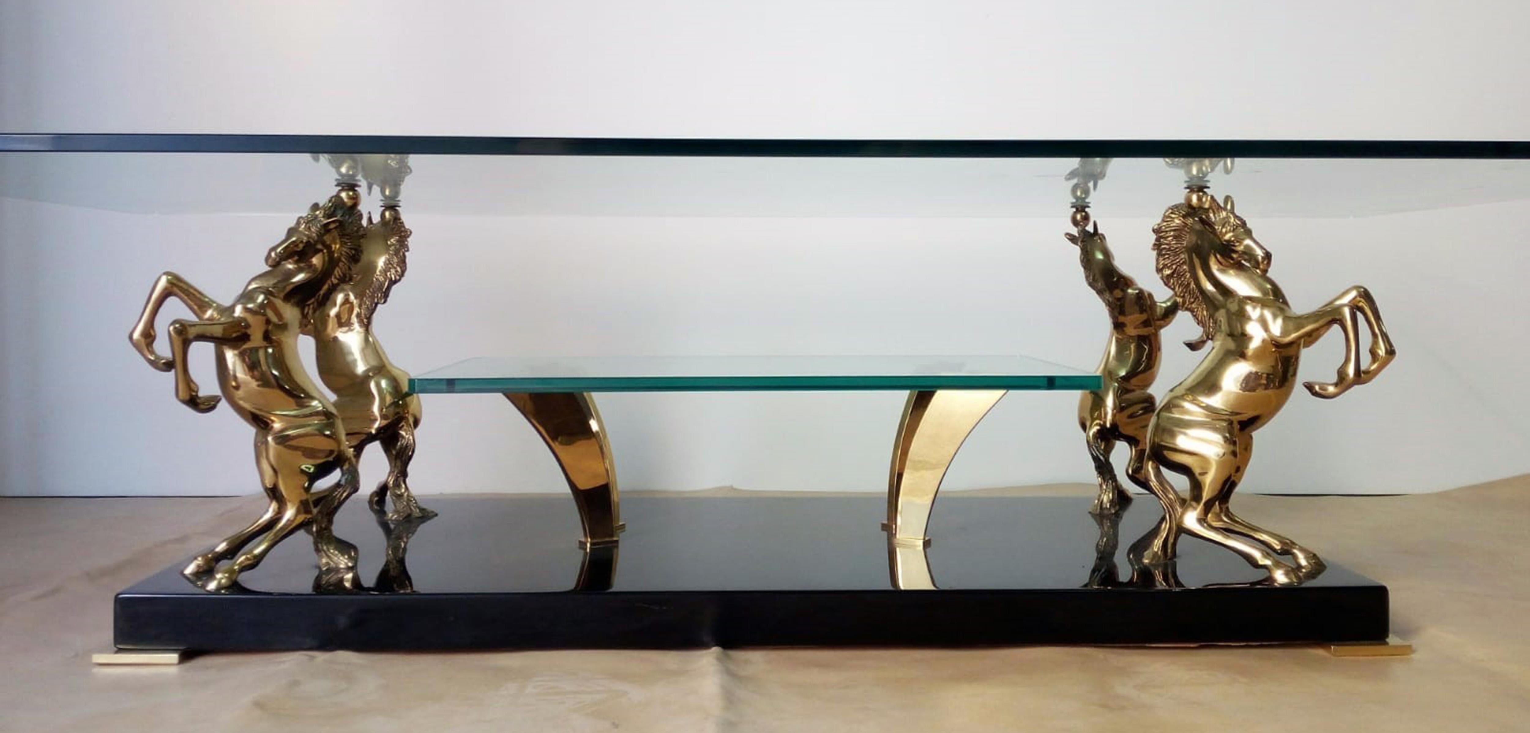 Maison Charles Mid-Century Modern Brass Horsed French Coffee Table, 1970s In Good Condition In Puglia, Puglia