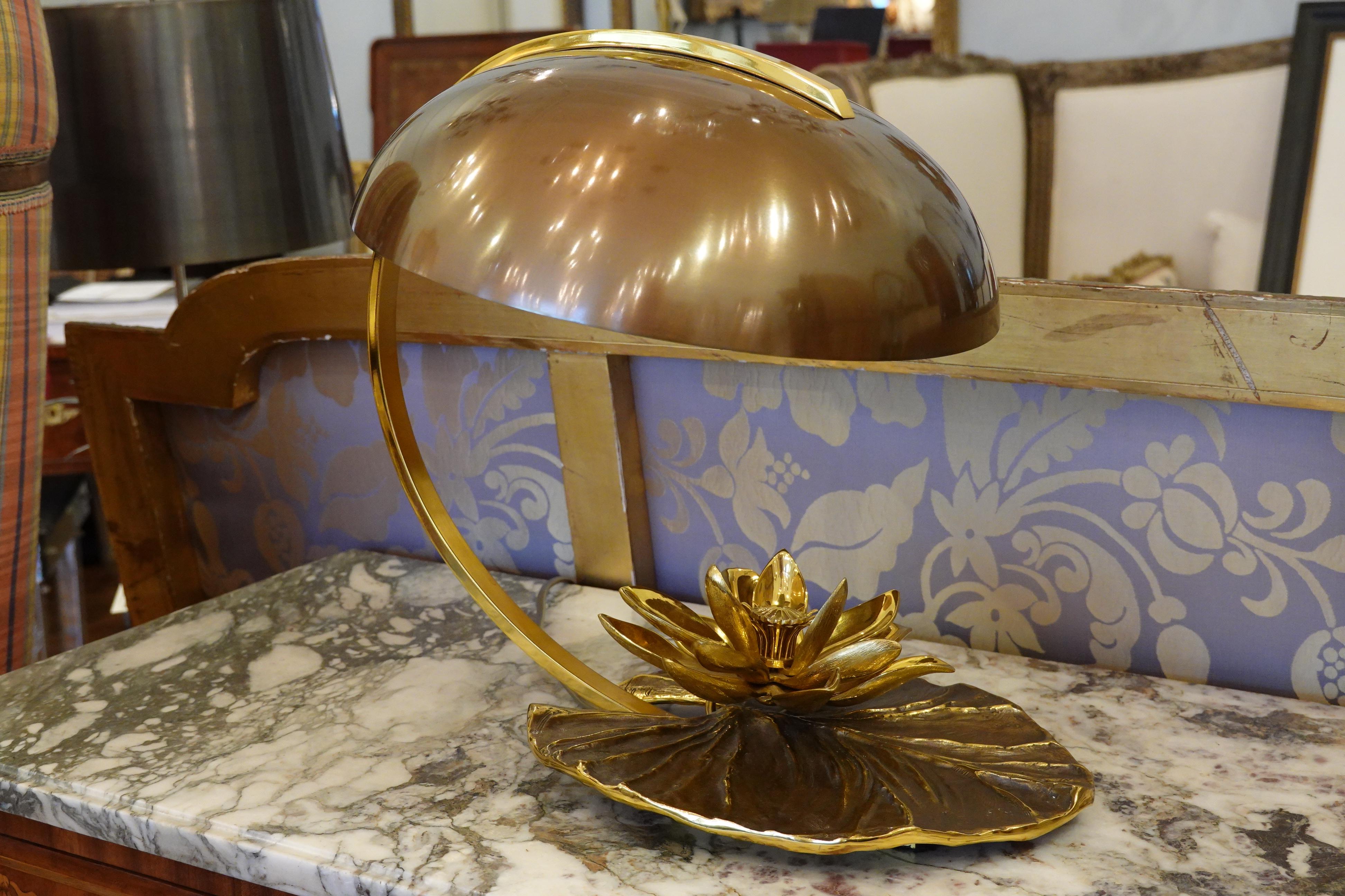 Superbe lampe de bureau en bronze doré en forme de nénuphar ou 