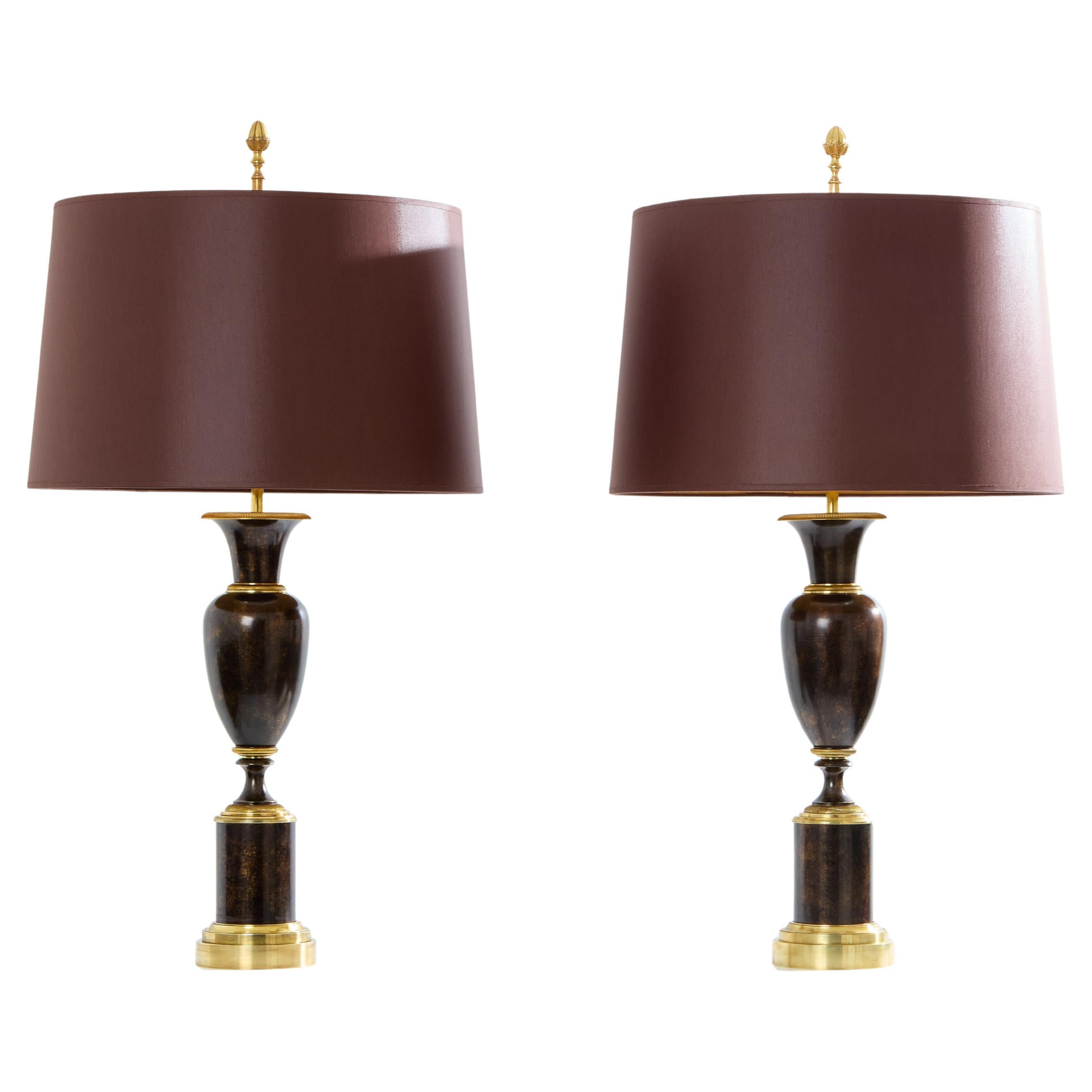 Maison Charles coppia di lampade in ottone patinato anni '50 in vendita