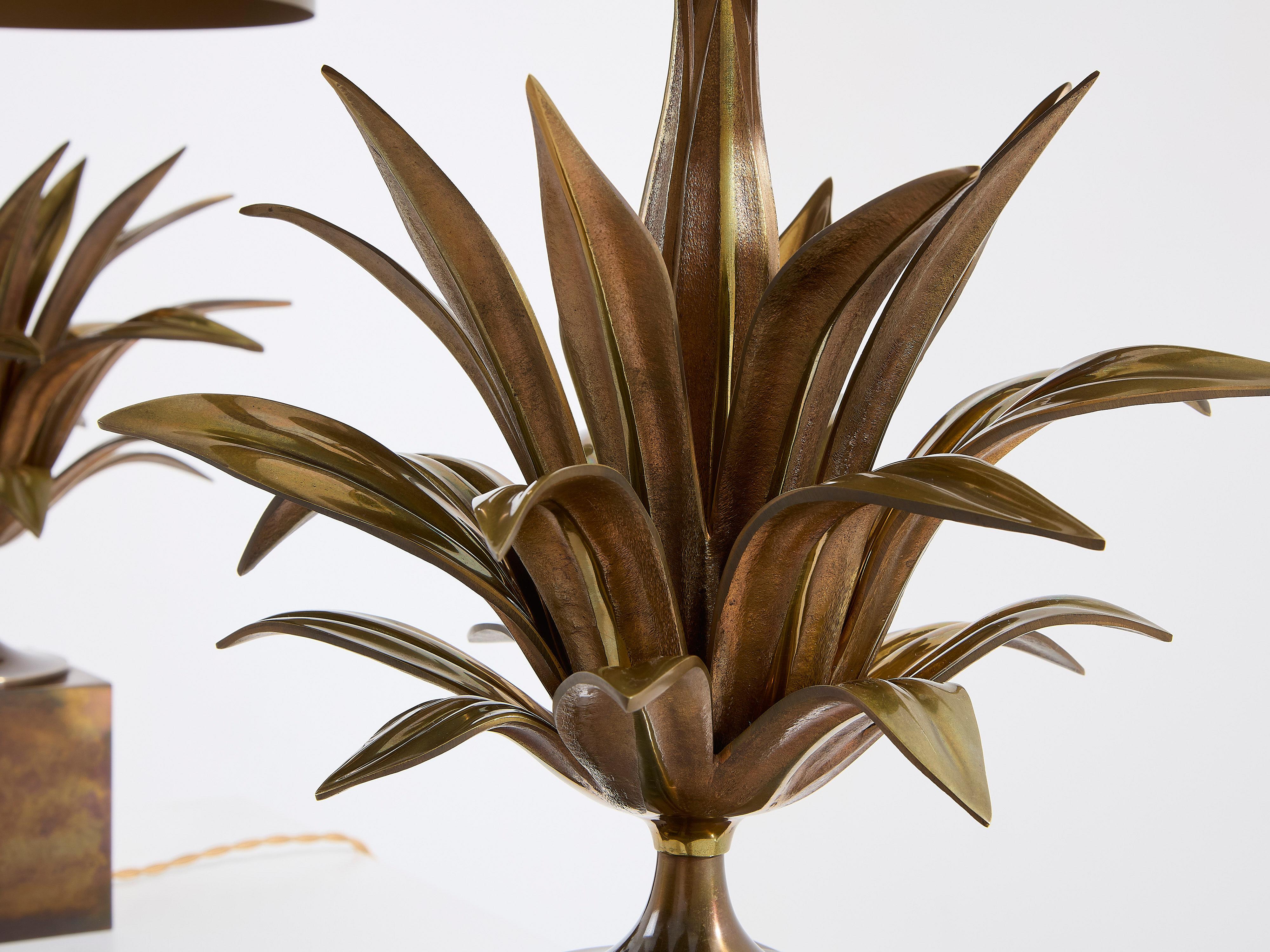 Maison Charles pair of patinated bronze and brass lamps agave 1970s In Good Condition In Paris, IDF