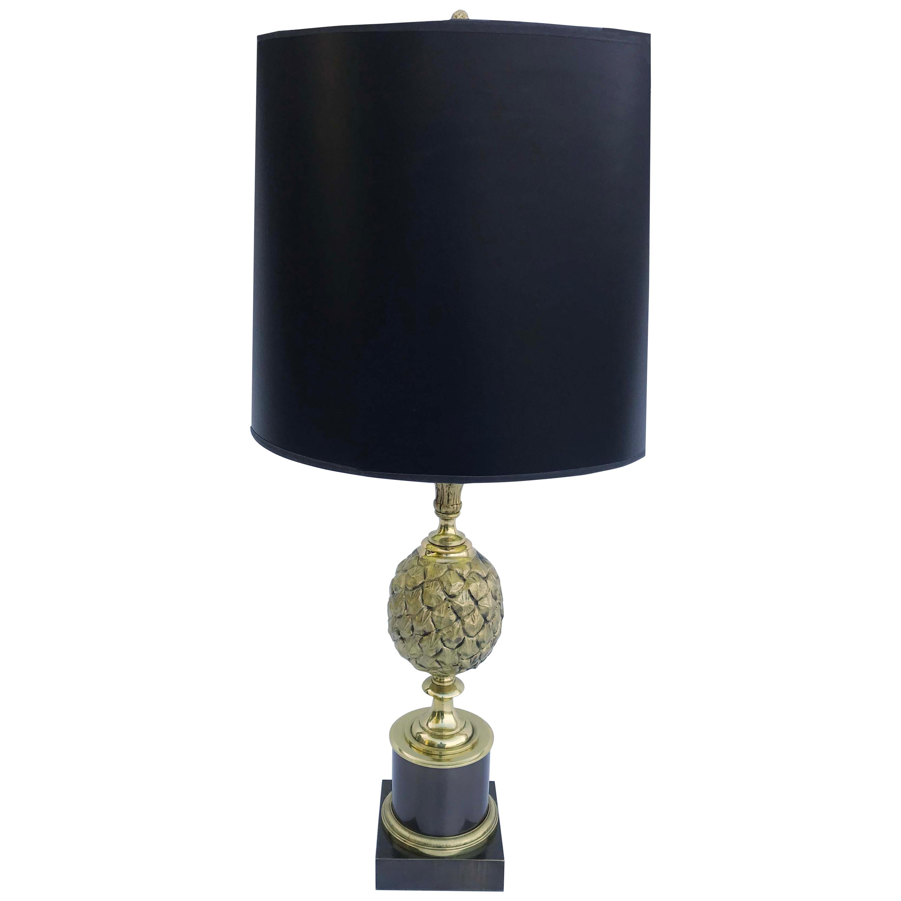 Lampada da tavolo in bronzo a cono di pino di Maison Charles