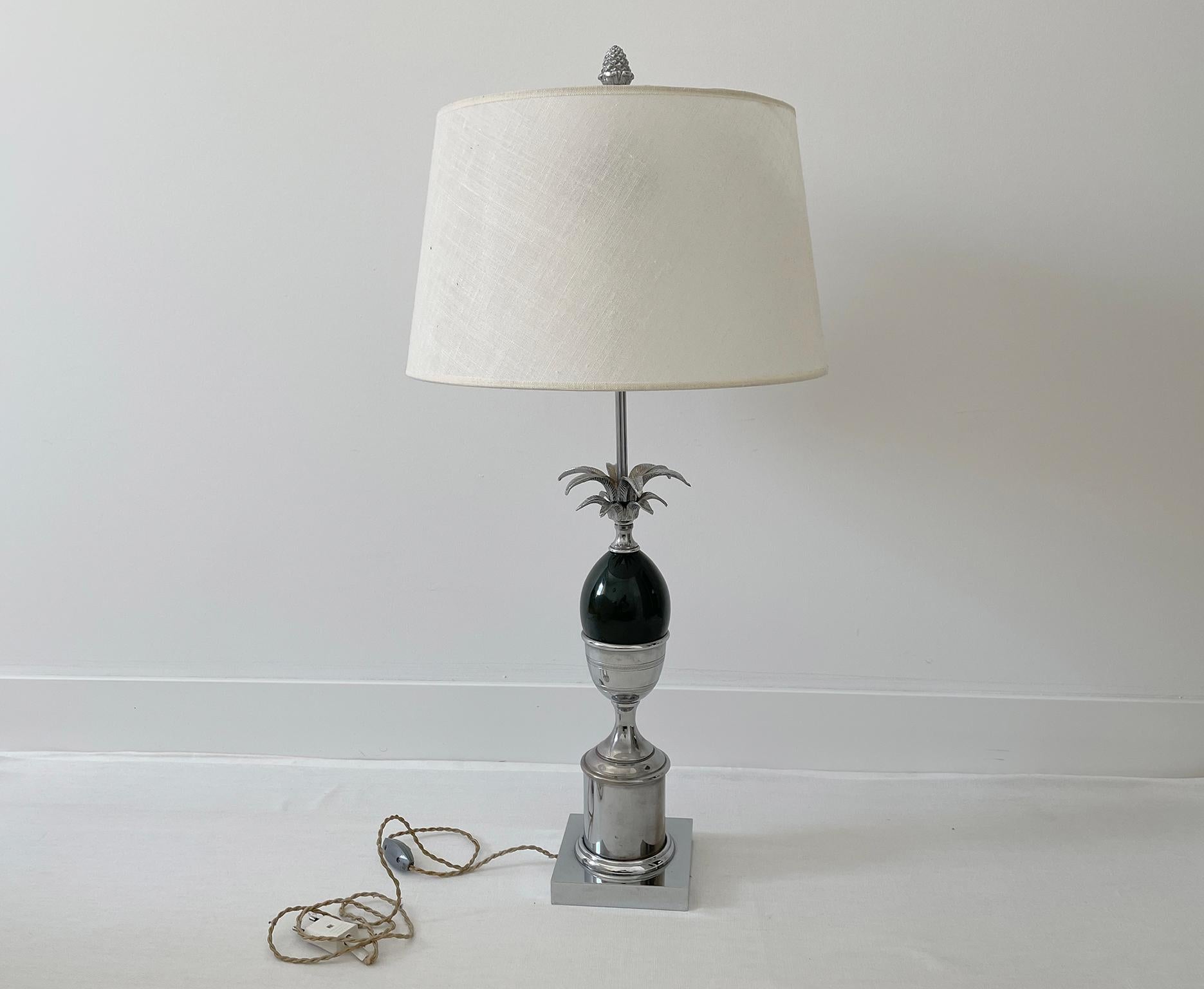 Mid-Century Modern Maison Charles Pineapple and Chrome Metal Table Lamp For Sale